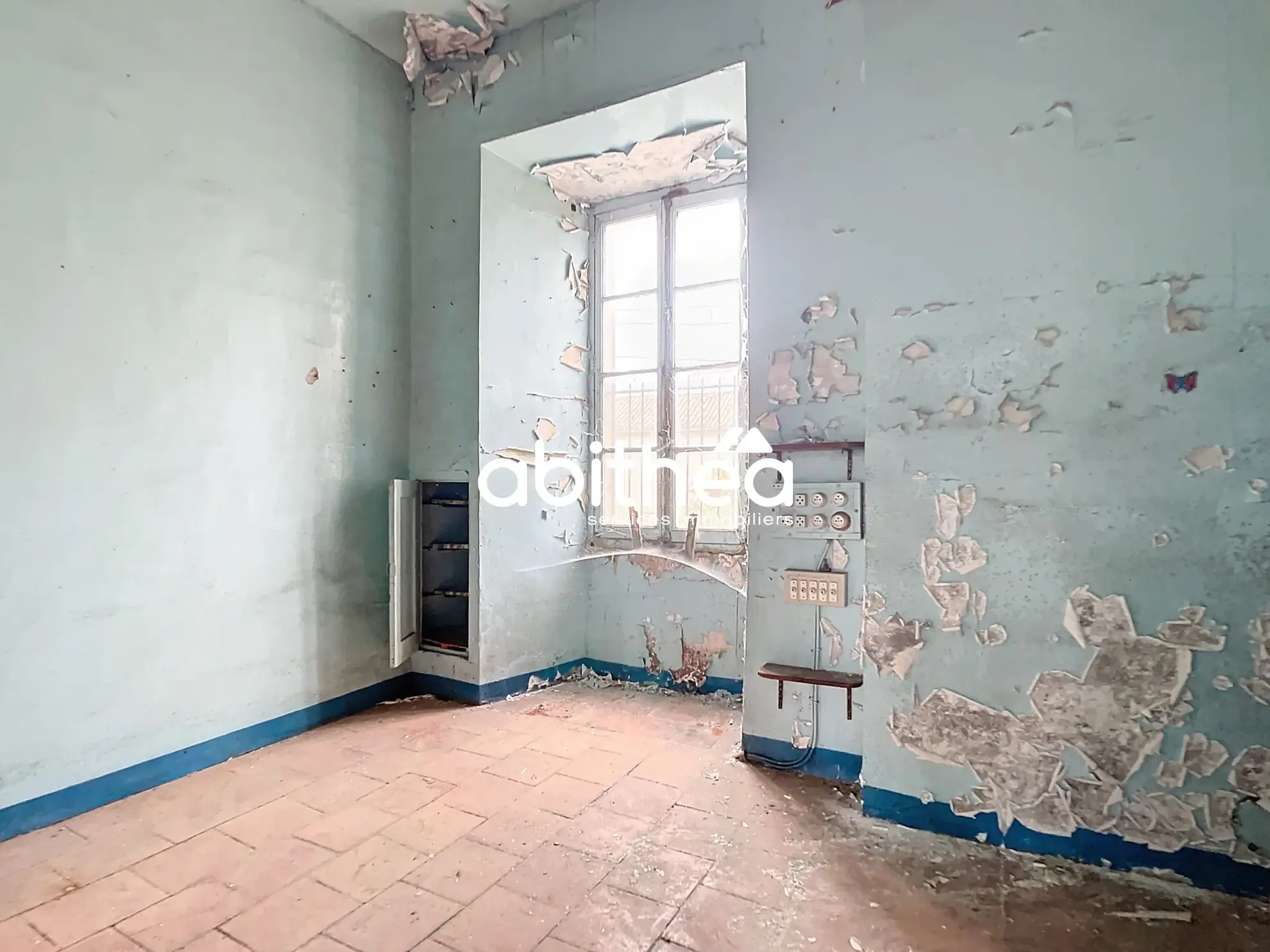 Bâtisse historique à rénover avec dépendance à Cruzy dans l'Hérault 