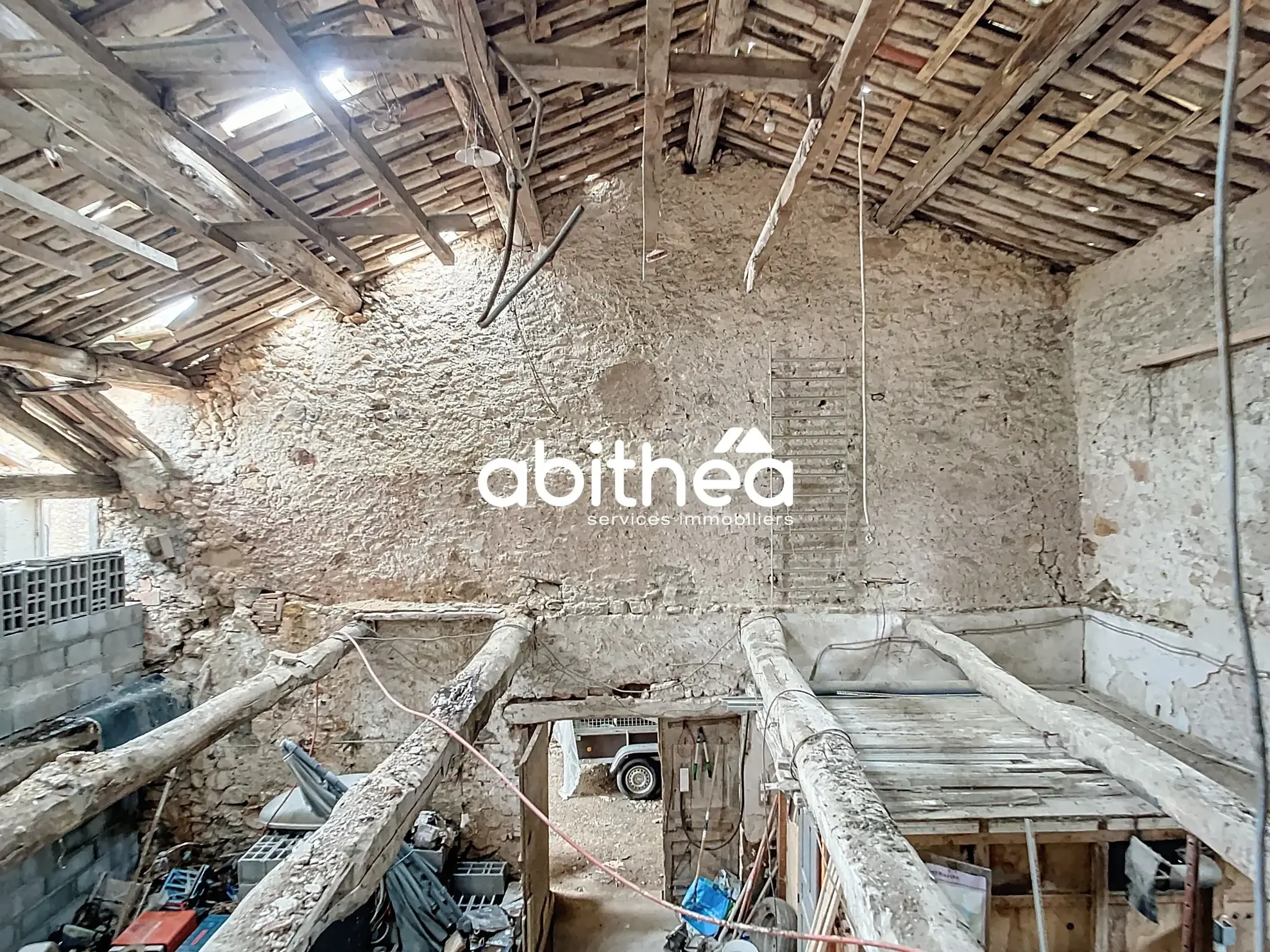 Bâtisse historique à rénover avec dépendance à Cruzy dans l'Hérault 