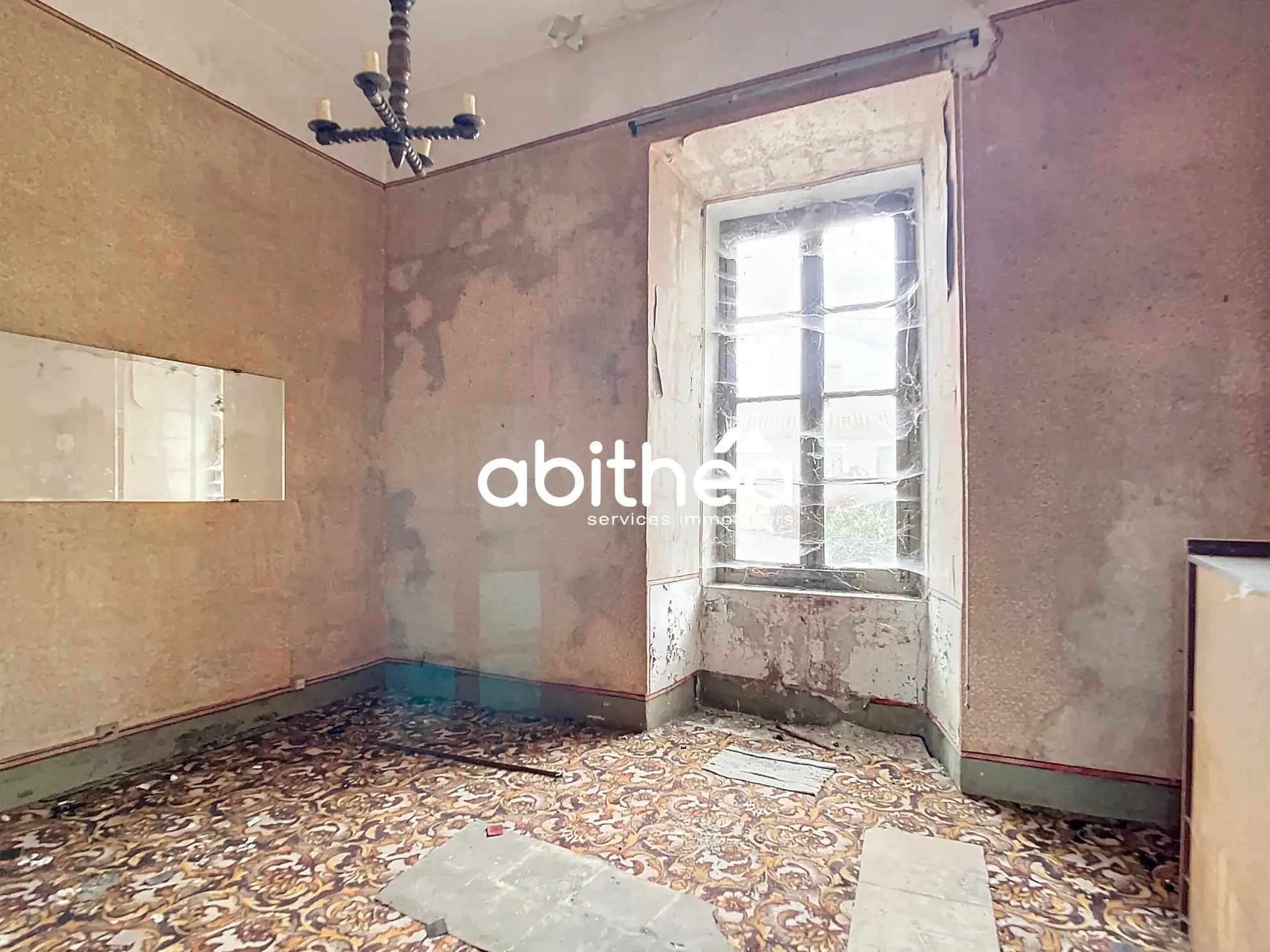 Bâtisse historique à rénover avec dépendance à Cruzy dans l'Hérault 