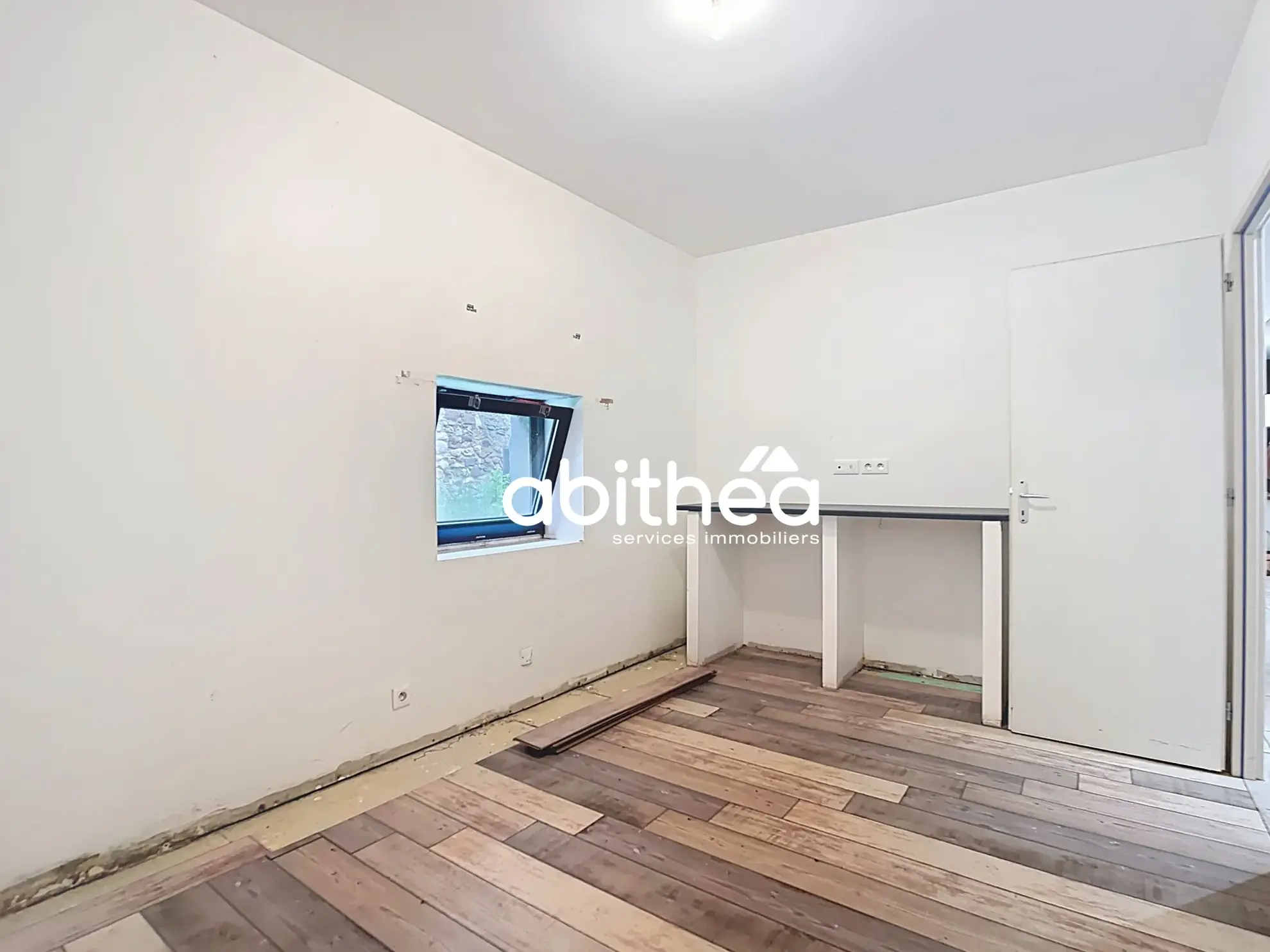 Bâtisse historique à rénover avec dépendance à Cruzy dans l'Hérault 