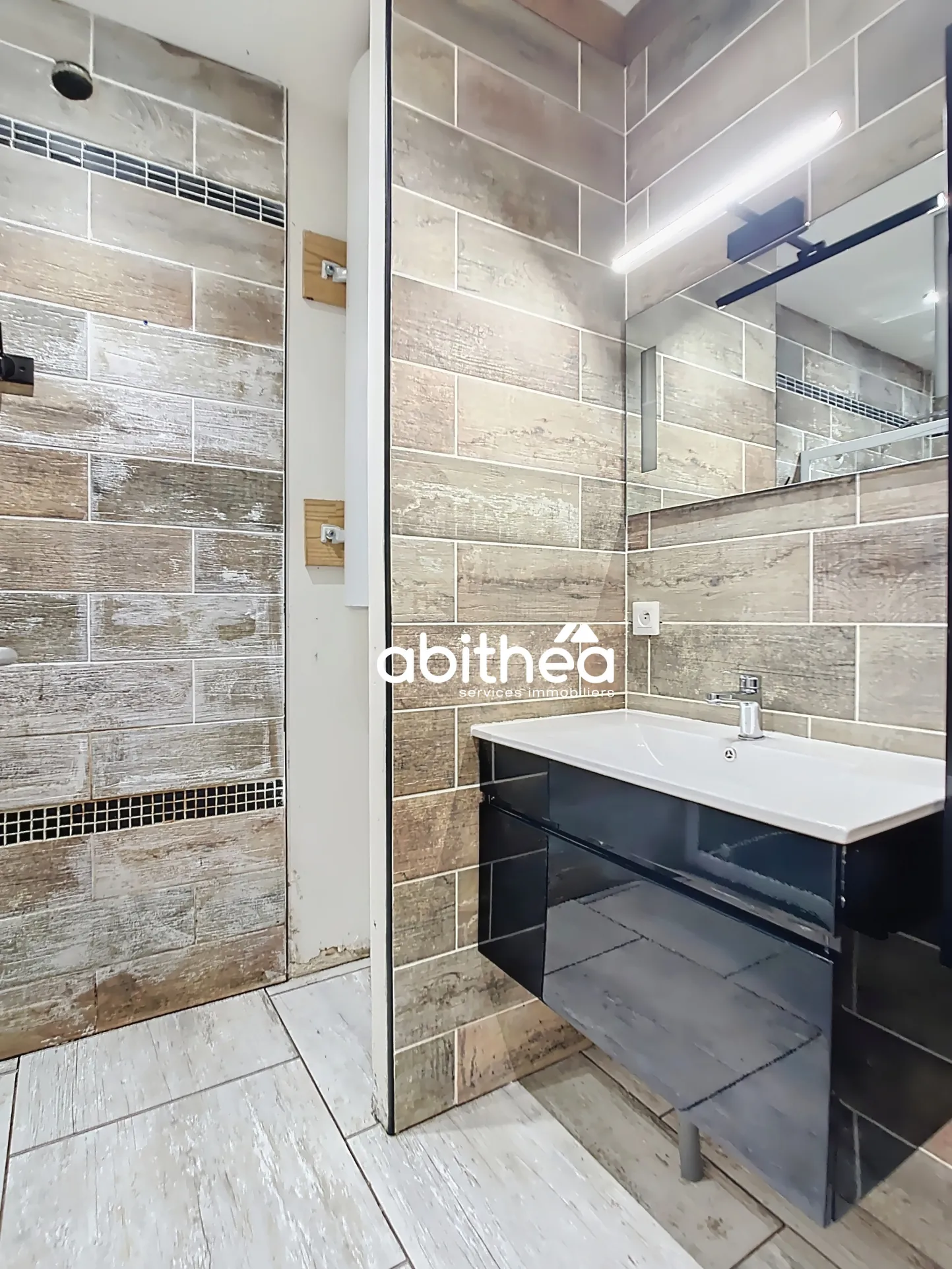 Bâtisse historique à rénover avec dépendance à Cruzy dans l'Hérault 