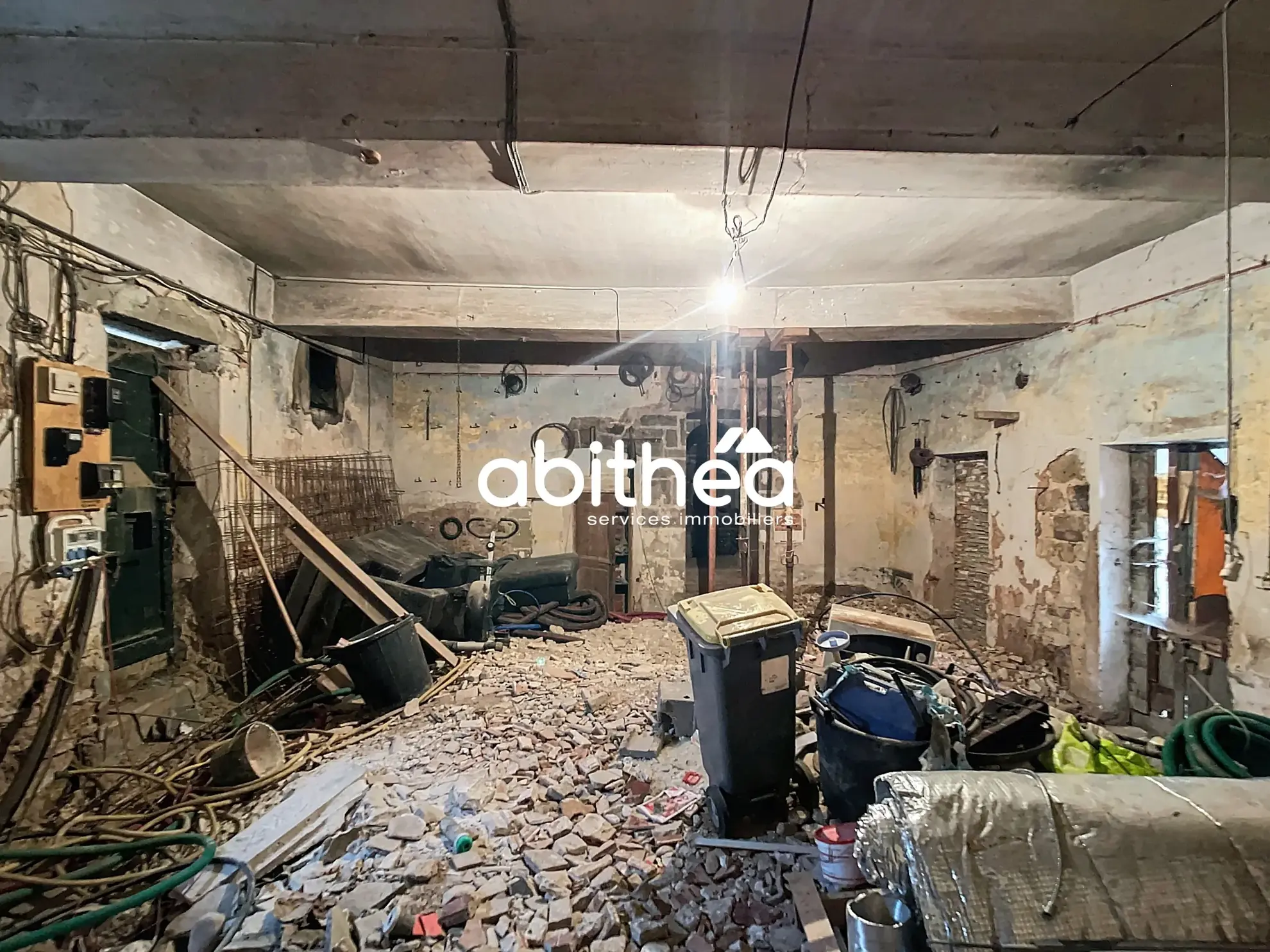 Bâtisse historique à rénover avec dépendance à Cruzy dans l'Hérault 