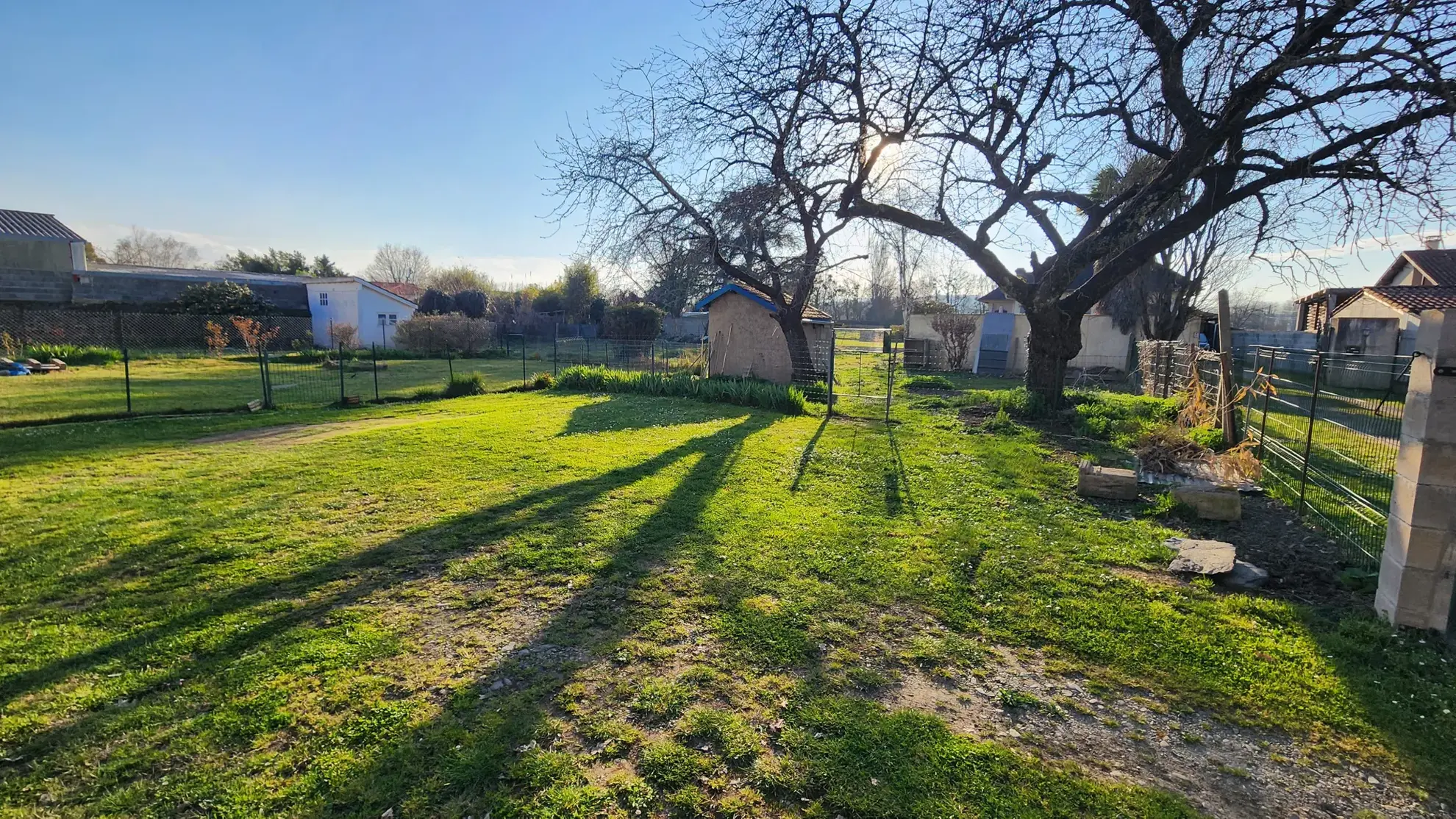 Grande maison à Vic-en-Bigorre avec potentiel locatif et terrain constructible 