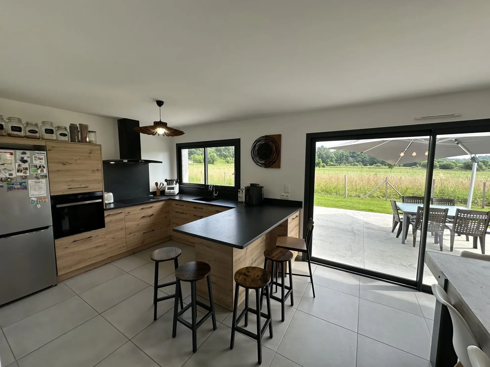 Maison contemporaine de 111 m² à Oloron Sainte Marie avec terrasse et garage 