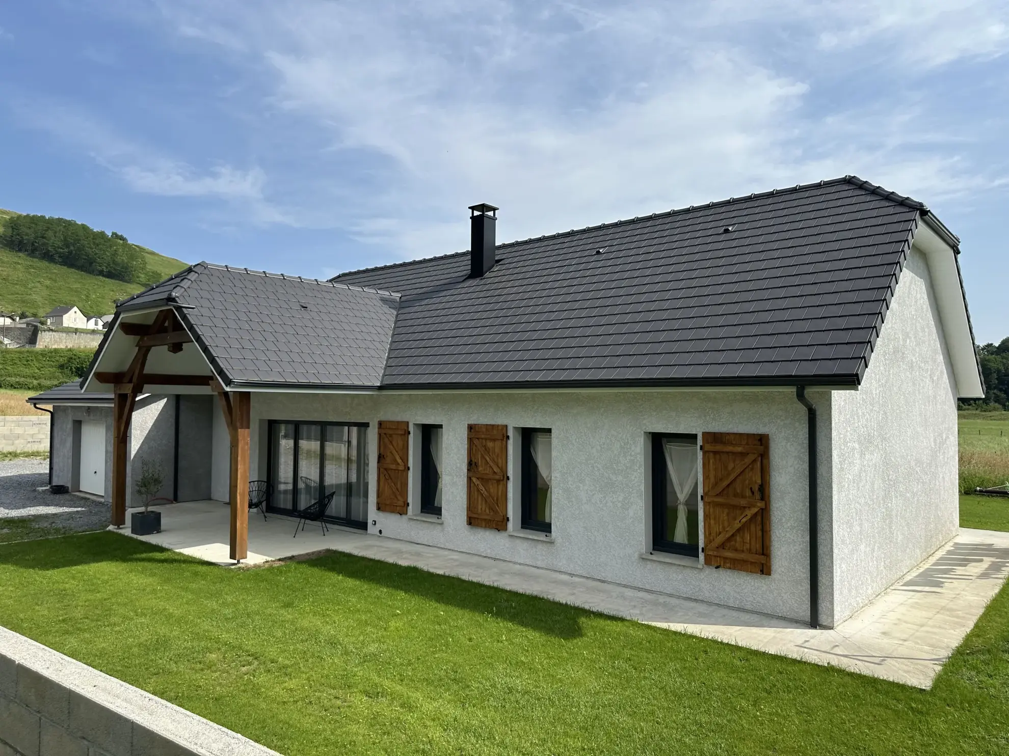 Maison contemporaine de 111 m² à Oloron Sainte Marie avec terrasse et garage