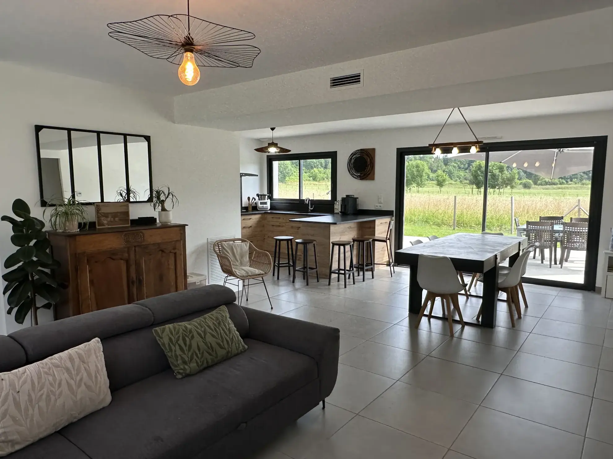 Maison contemporaine de 111 m² à Oloron Sainte Marie avec terrasse et garage 