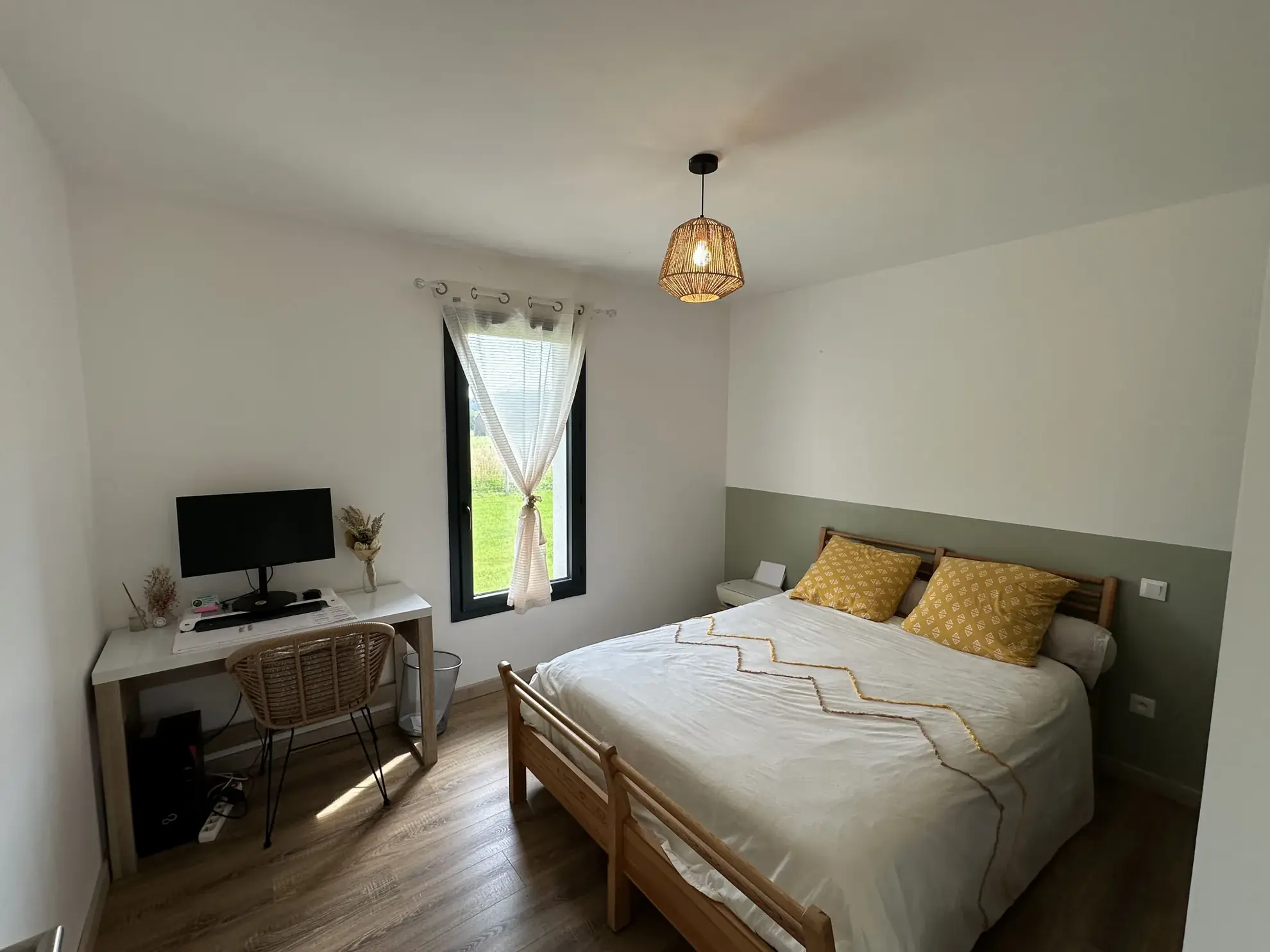 Maison contemporaine de 111 m² à Oloron Sainte Marie avec terrasse et garage 