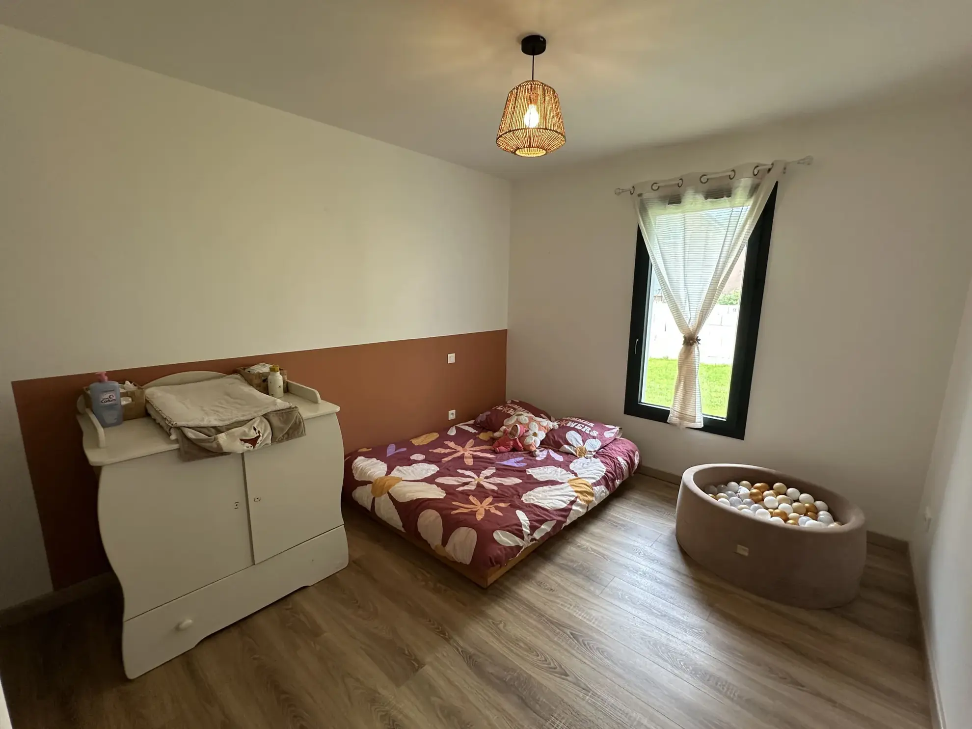 Maison contemporaine de 111 m² à Oloron Sainte Marie avec terrasse et garage 