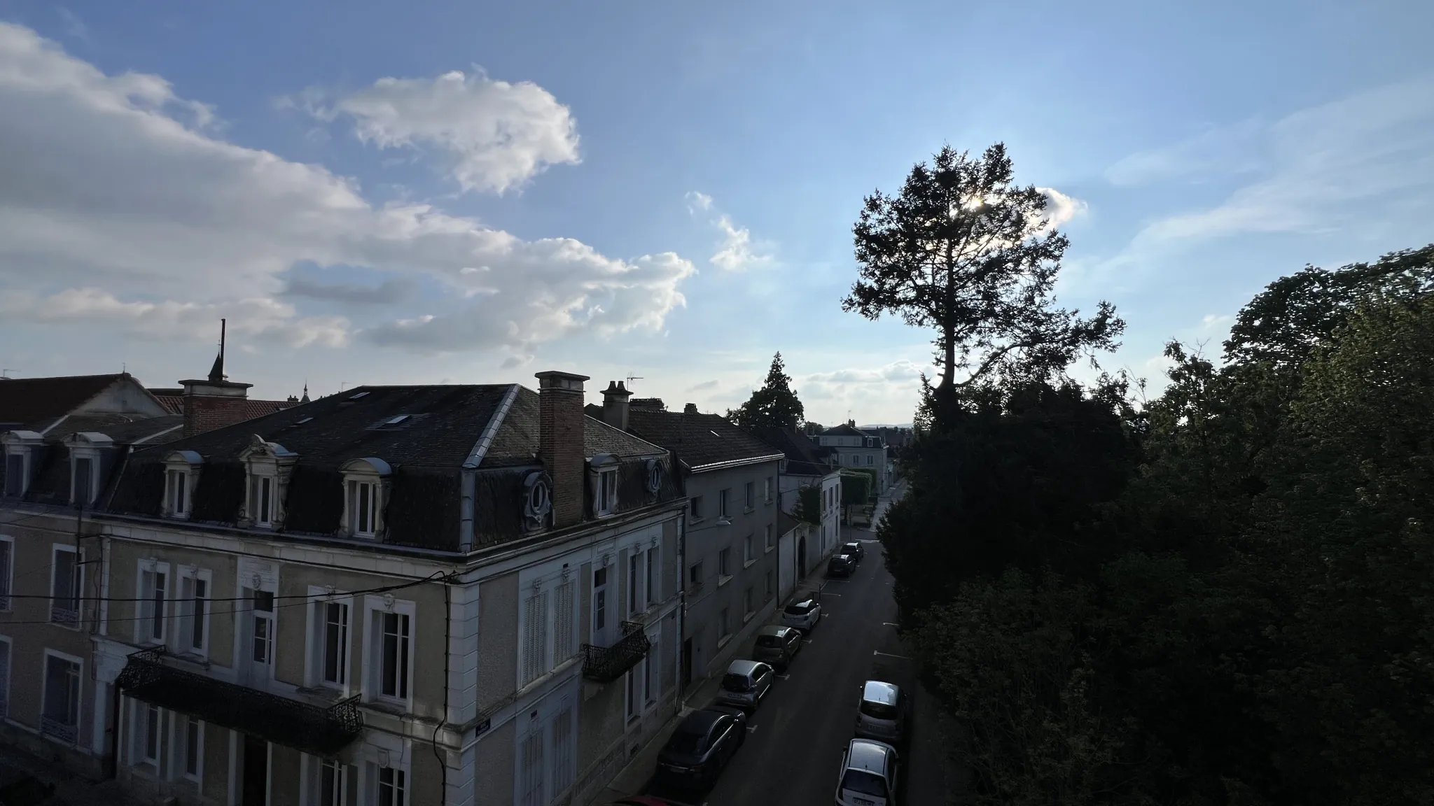 Appartement lumineux avec terrasse au dernier étage au cœur d'Avallon 