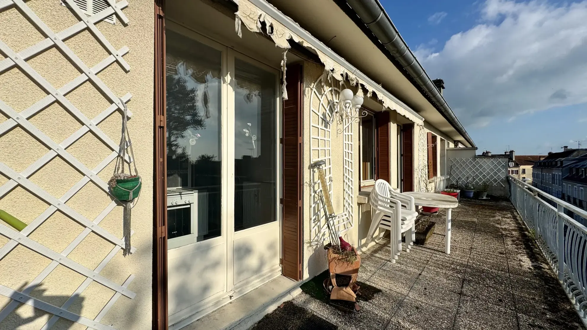 Appartement lumineux avec terrasse au dernier étage au cœur d'Avallon 
