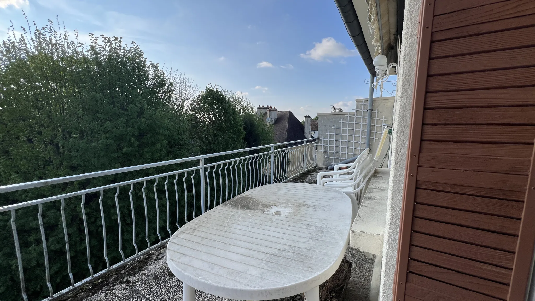Appartement lumineux avec terrasse au dernier étage au cœur d'Avallon 