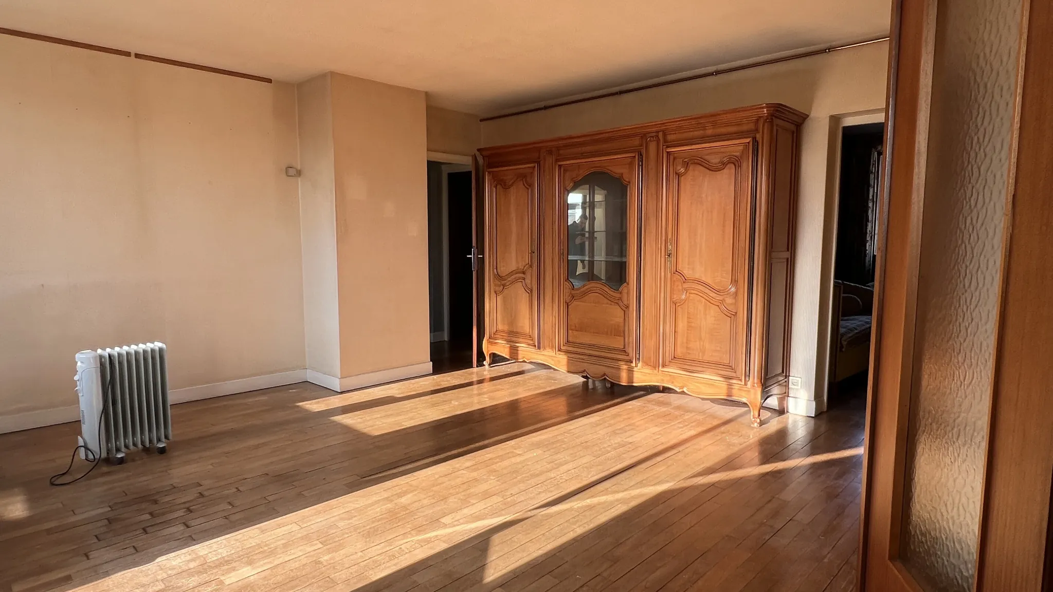 Appartement lumineux avec terrasse au dernier étage au cœur d'Avallon 