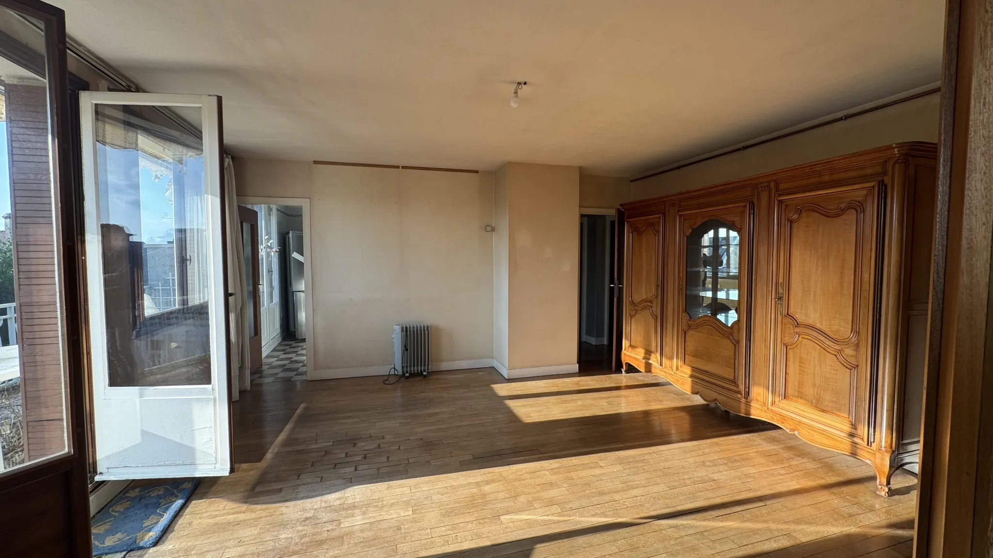 Appartement lumineux avec terrasse au dernier étage au cœur d'Avallon 