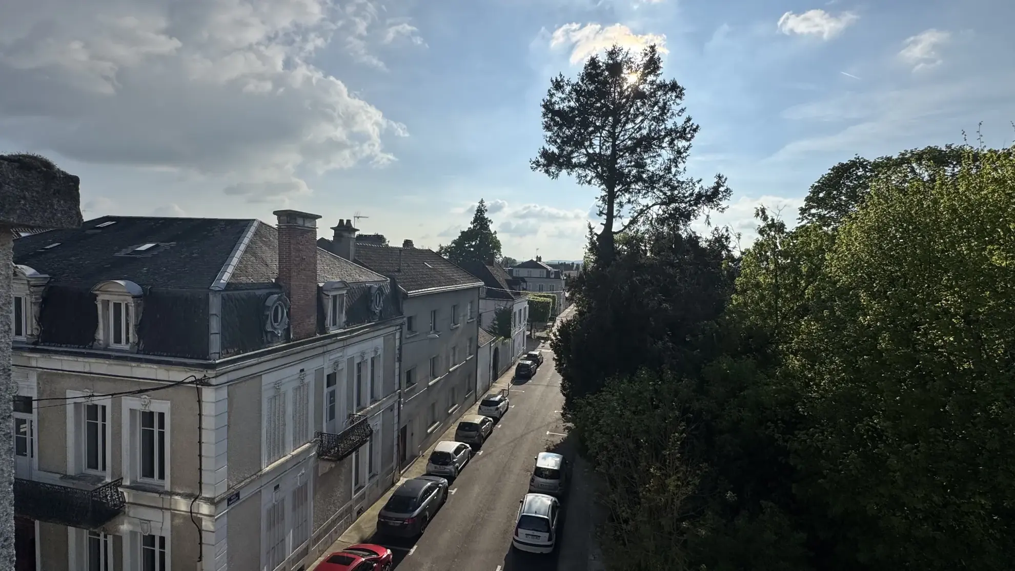 Appartement lumineux avec terrasse au dernier étage au cœur d'Avallon 
