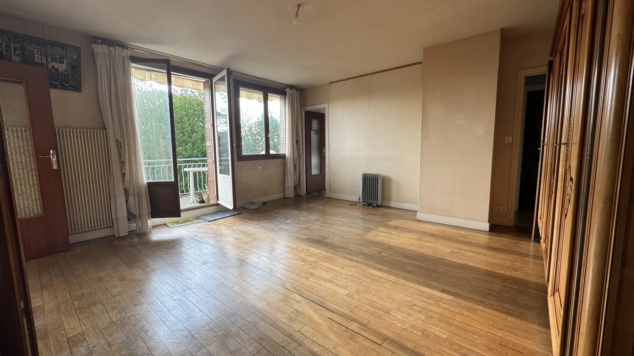 Appartement lumineux avec terrasse au dernier étage au cœur d'Avallon 