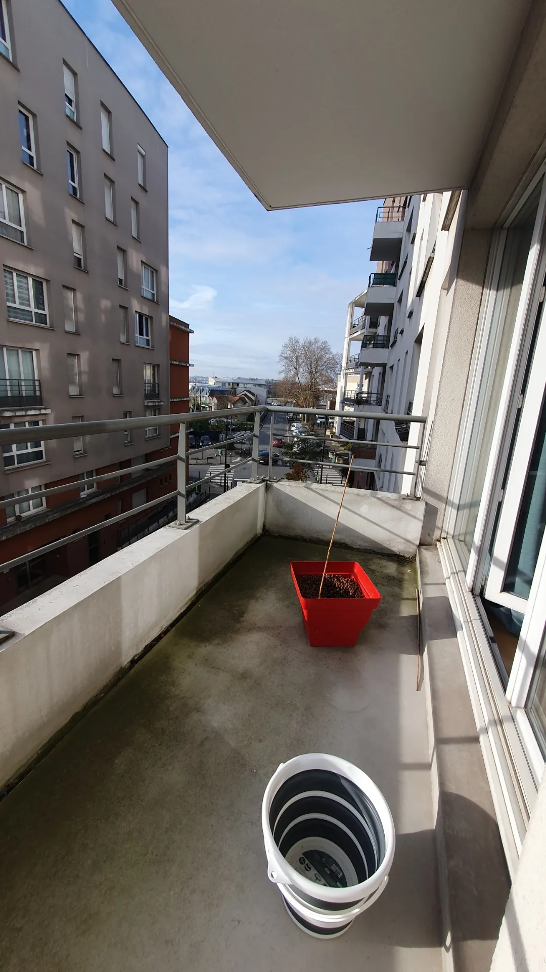 Appartement 2 pièces en excellent état à Villejuif avec balcon et box 