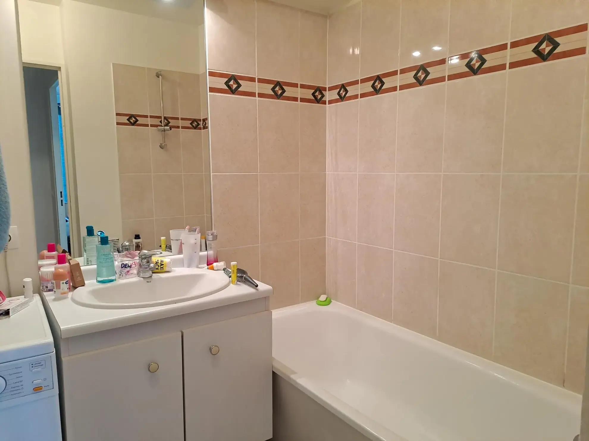 Appartement 2 pièces en excellent état à Villejuif avec balcon et box 