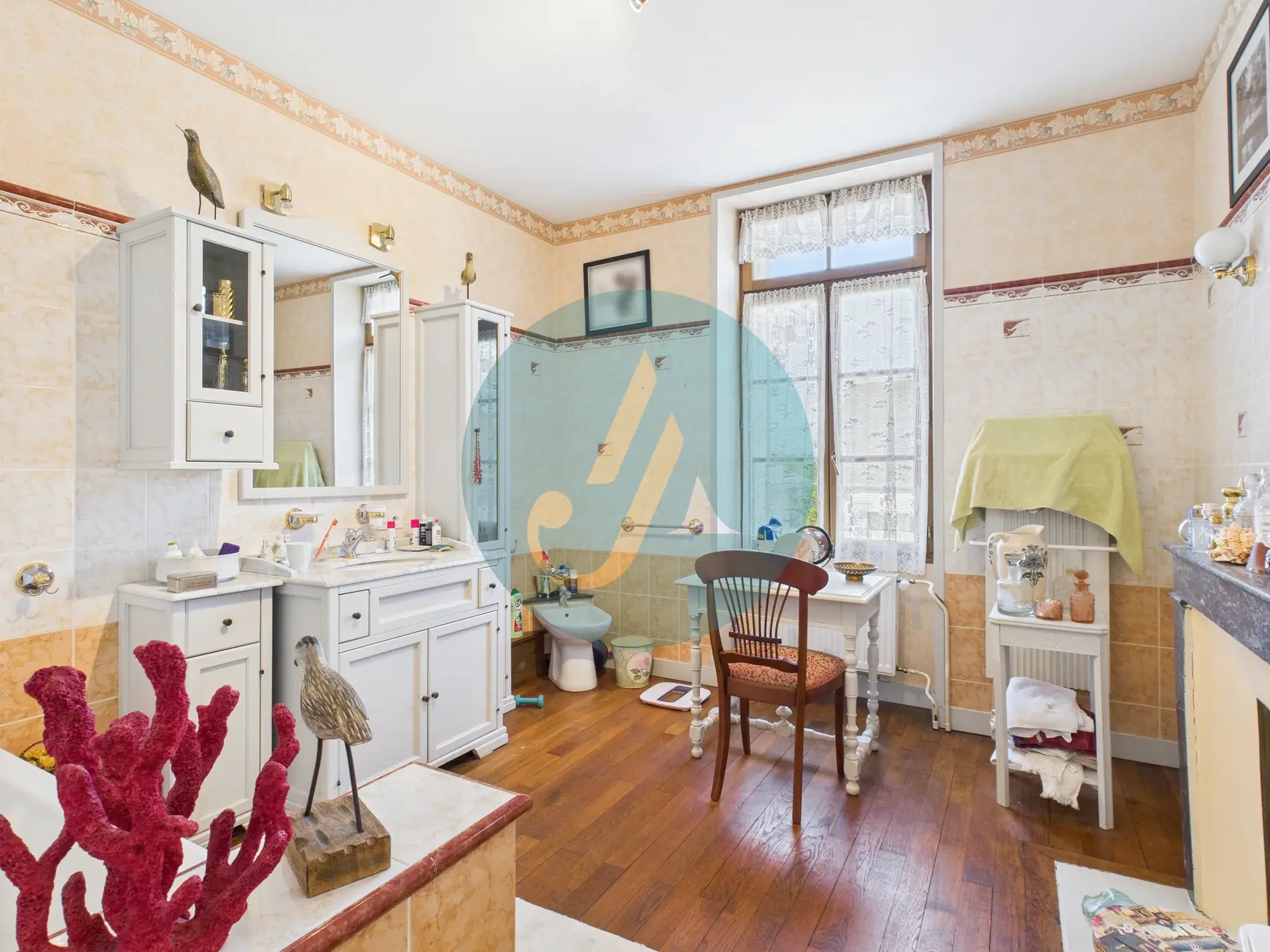 Charmante maison de maître de 168,75 m² avec terrain clos et grandes surfaces à Prémery 