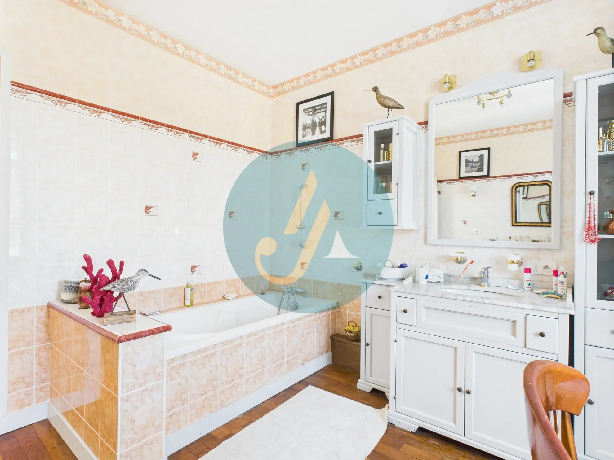 Charmante maison de maître de 168,75 m² avec terrain clos et grandes surfaces à Prémery 