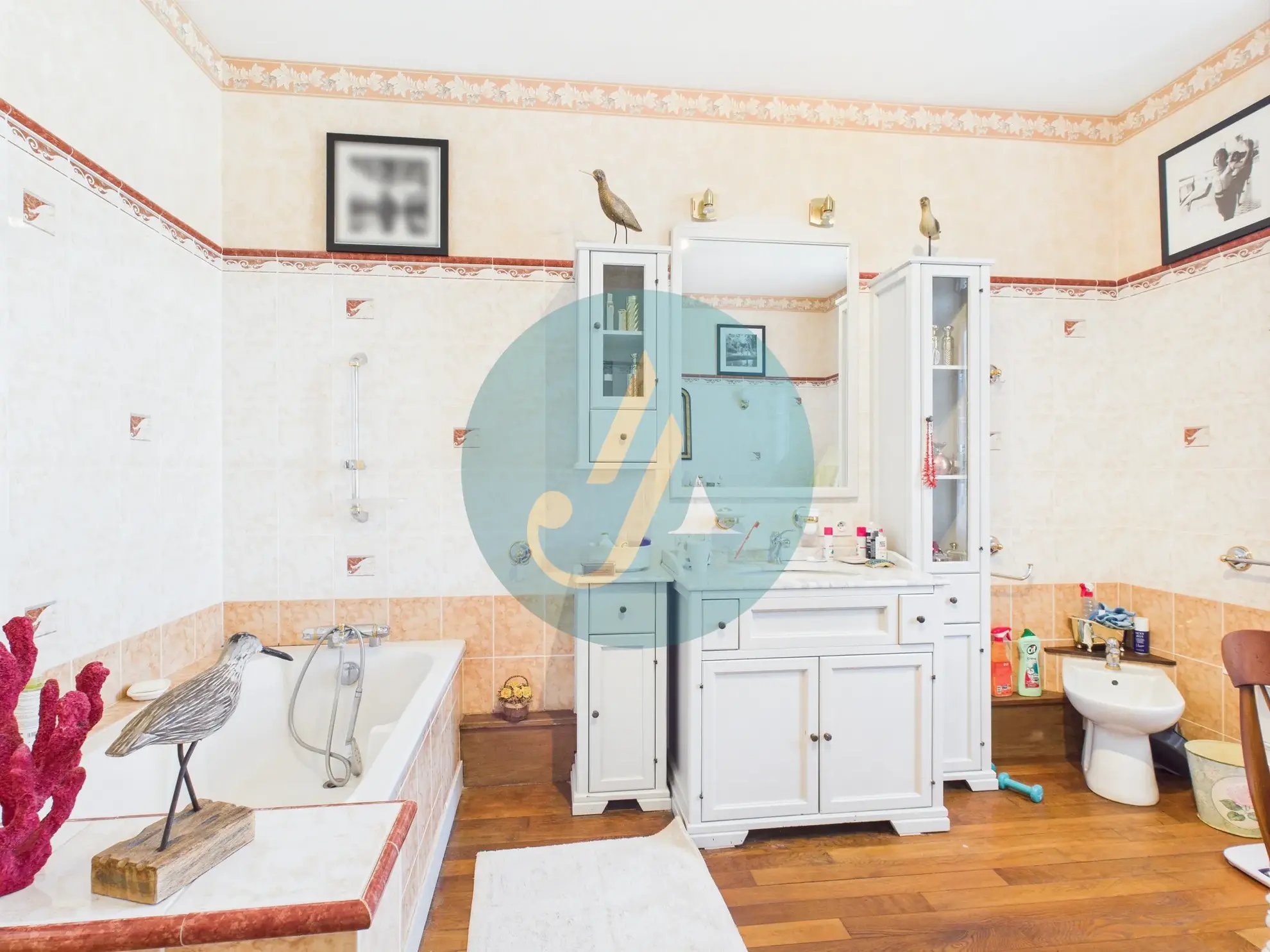 Charmante maison de maître de 168,75 m² avec terrain clos et grandes surfaces à Prémery 