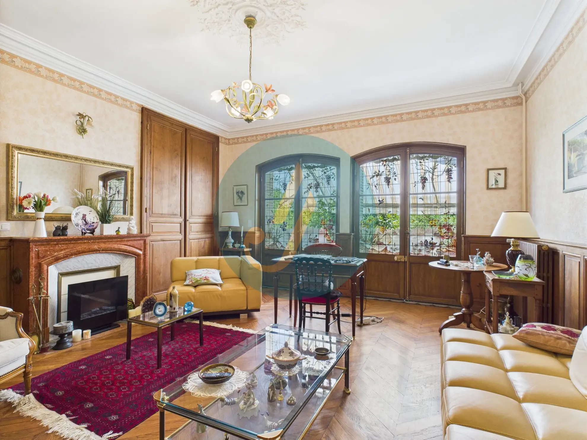 Charmante maison de maître de 168,75 m² avec terrain clos et grandes surfaces à Prémery