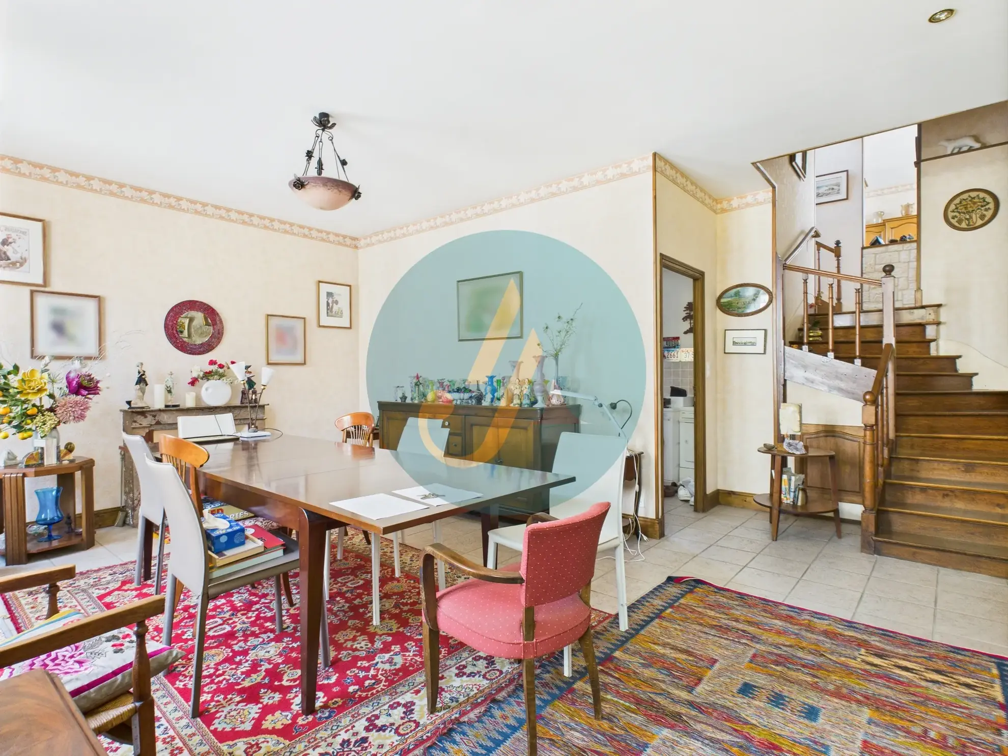 Charmante maison de maître de 168,75 m² avec terrain clos et grandes surfaces à Prémery 