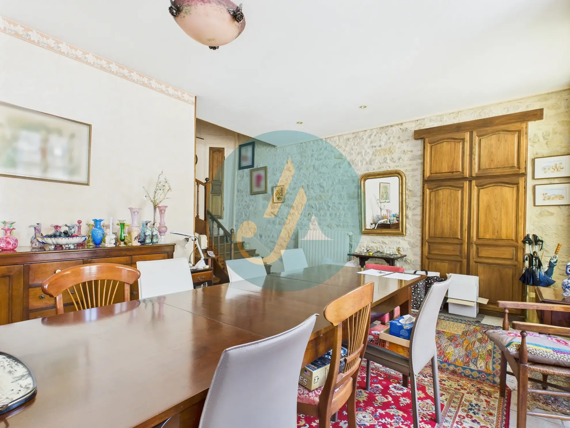 Charmante maison de maître de 168,75 m² avec terrain clos et grandes surfaces à Prémery 