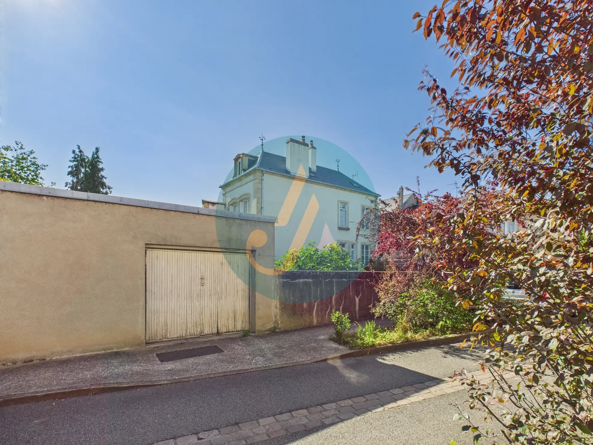 Charmante maison de maître de 168,75 m² avec terrain clos et grandes surfaces à Prémery 