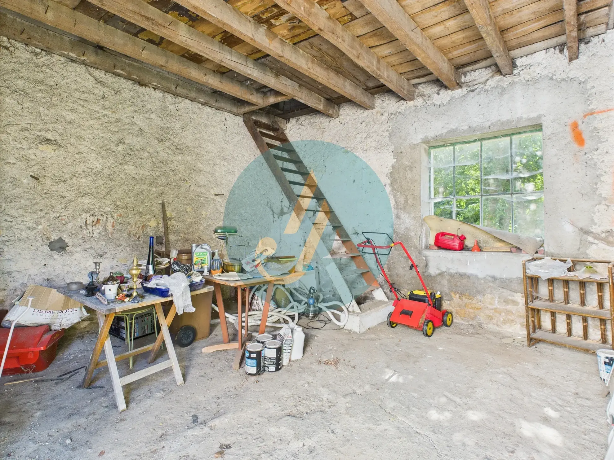 Charmante maison de maître de 168,75 m² avec terrain clos et grandes surfaces à Prémery 