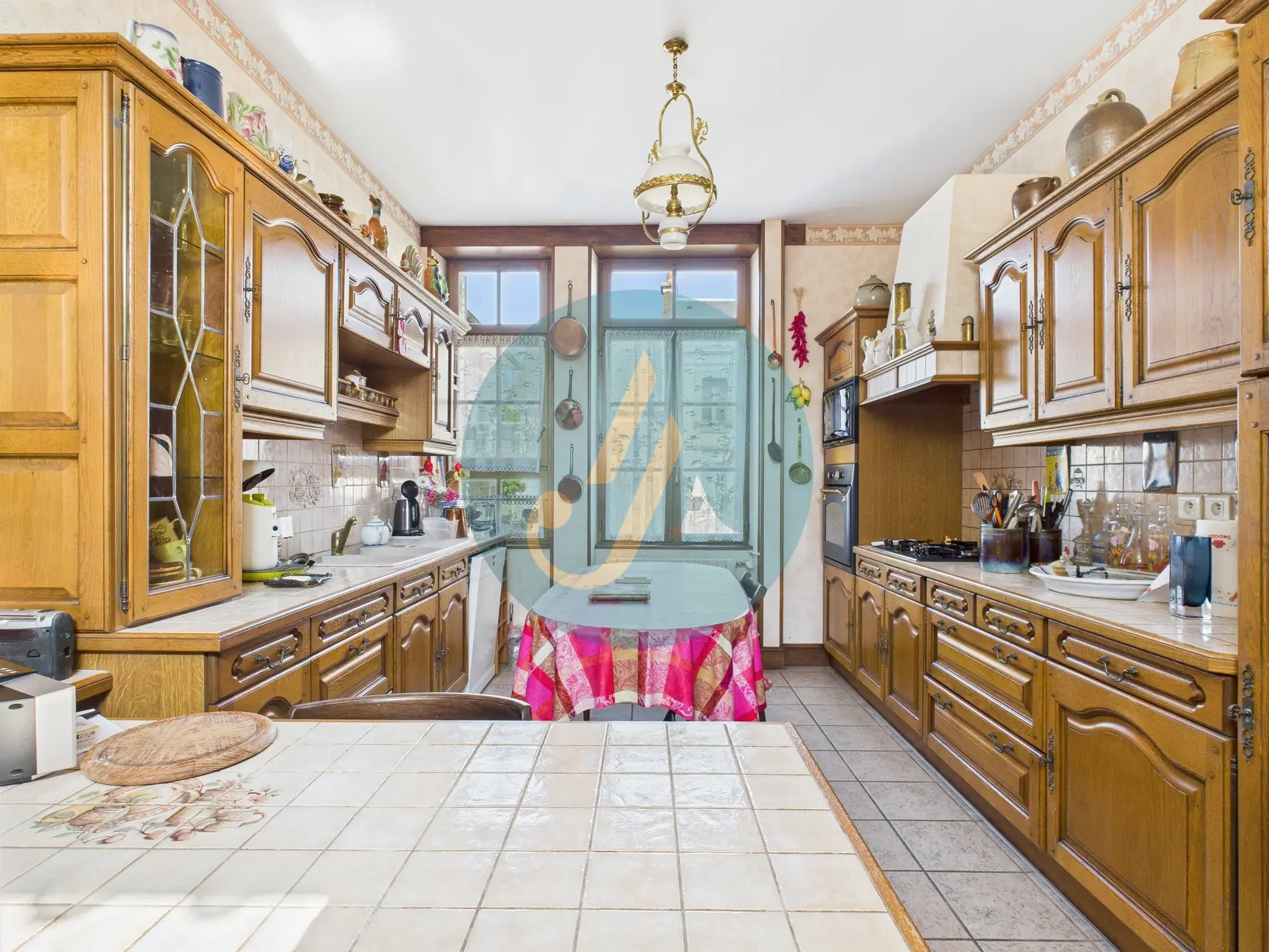 Charmante maison de maître de 168,75 m² avec terrain clos et grandes surfaces à Prémery 