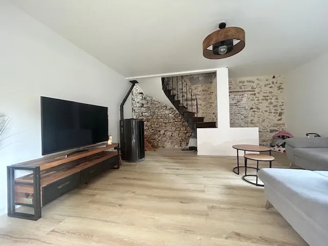 Maison ancienne rénovée de 119 m² à Marcoussis avec cour et potentiel élevé 