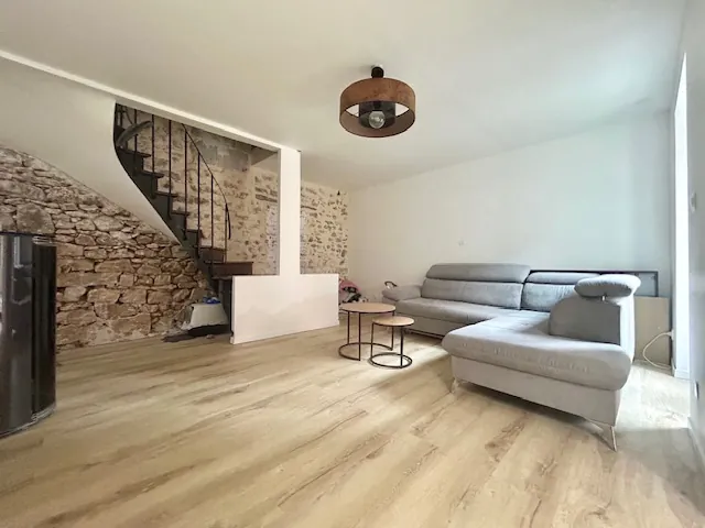 Maison ancienne rénovée de 119 m² à Marcoussis avec cour et potentiel élevé 