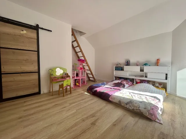 Maison ancienne rénovée de 119 m² à Marcoussis avec cour et potentiel élevé 