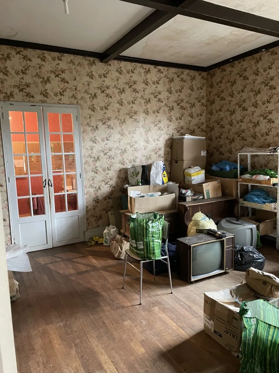 Maison à rénover à Bellerive-sur-Allier avec grand terrain et potentiel d'aménagement 