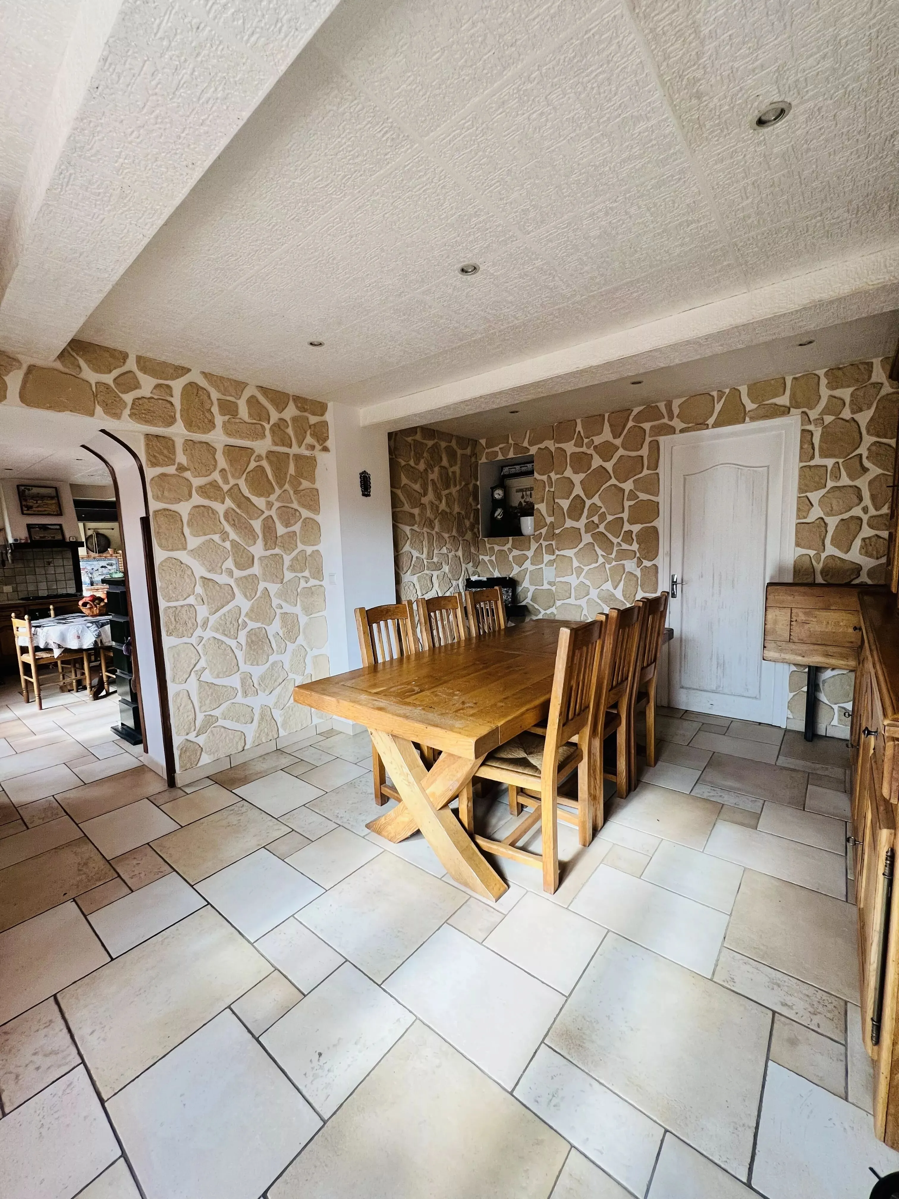 Maison de campagne à Chandon - 165 m² avec garage et terrasse 