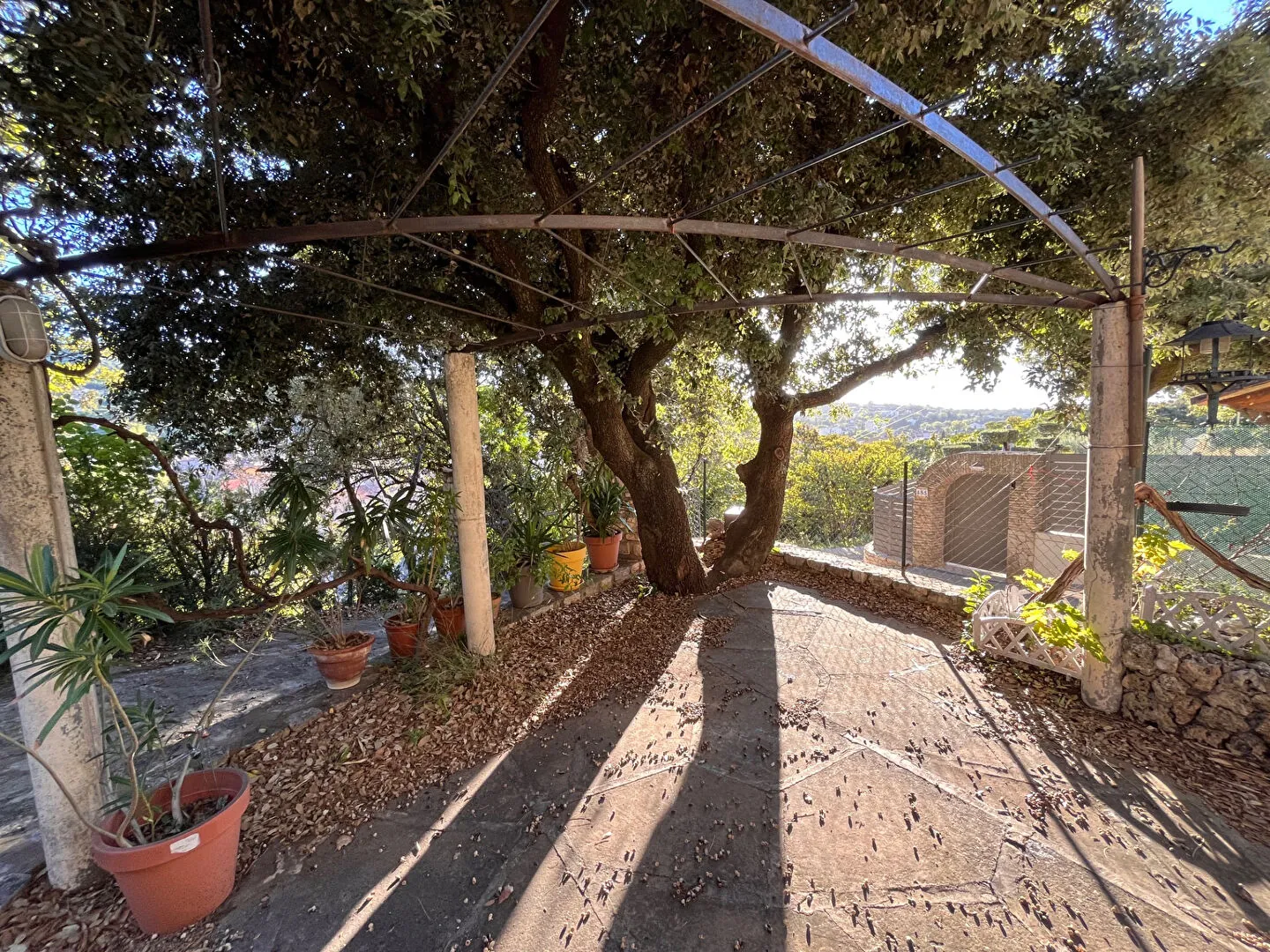 Villa 8 pièces à Apt avec grand potentiel, garage, terrasse et espace extérieur 