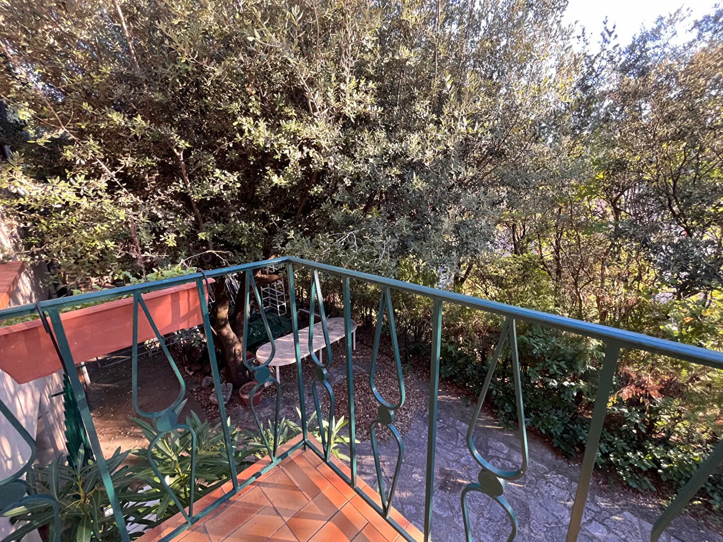 Villa 8 pièces à Apt avec grand potentiel, garage, terrasse et espace extérieur 