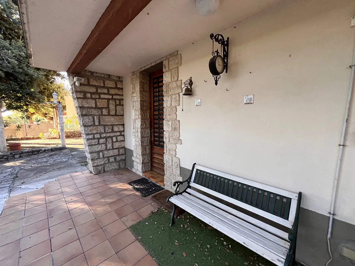 Villa 8 pièces à Apt avec grand potentiel, garage, terrasse et espace extérieur 