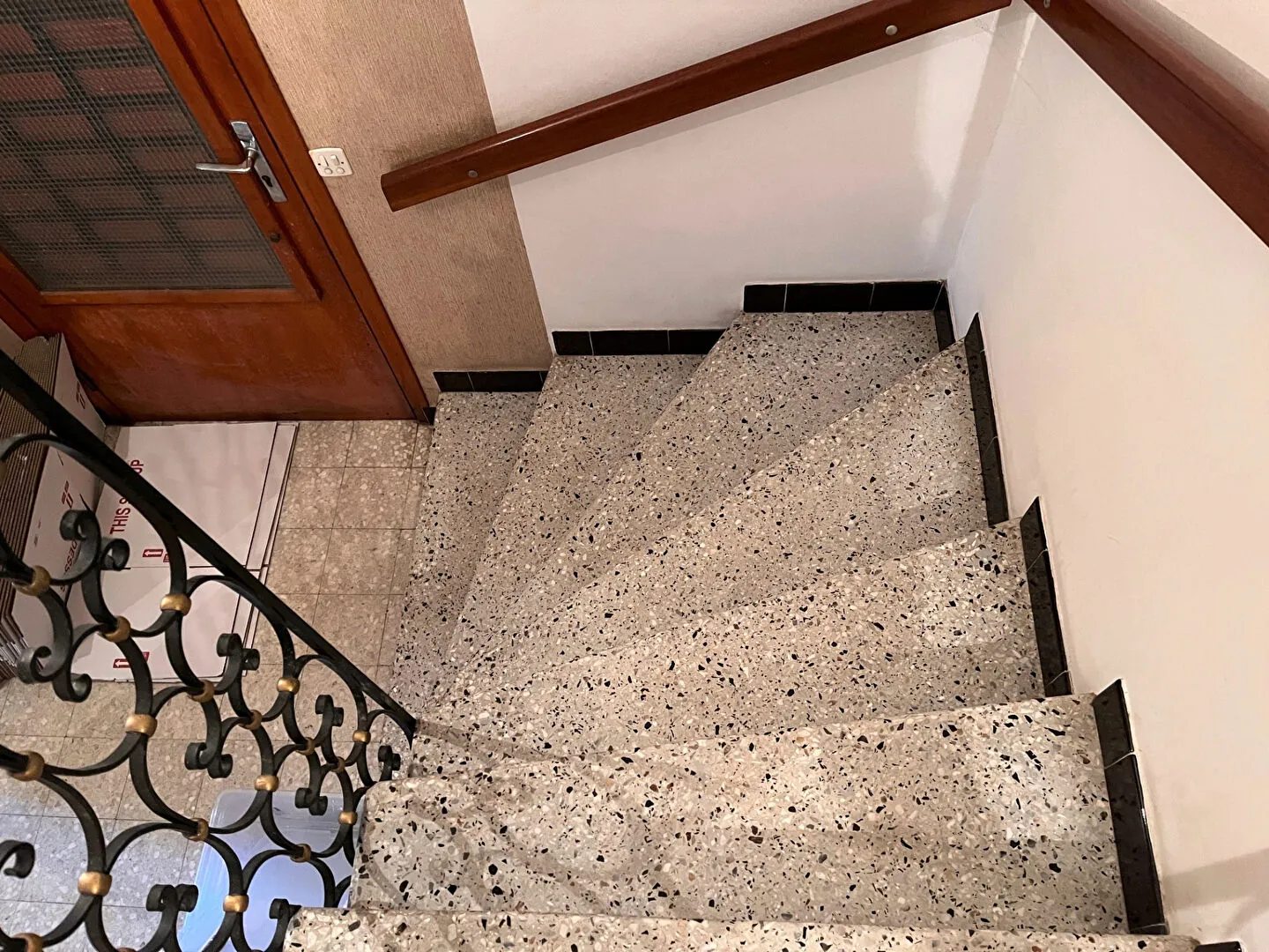 Villa 8 pièces à Apt avec grand potentiel, garage, terrasse et espace extérieur 