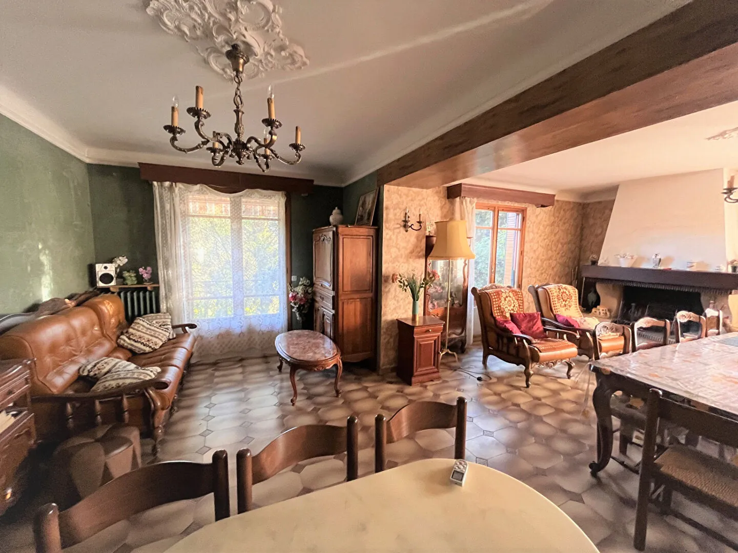 Villa 8 pièces à Apt avec grand potentiel, garage, terrasse et espace extérieur 