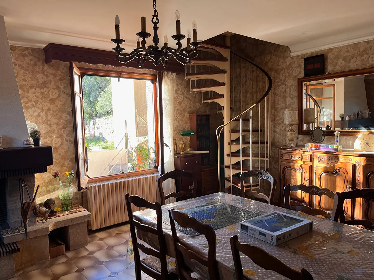 Villa 8 pièces à Apt avec grand potentiel, garage, terrasse et espace extérieur 