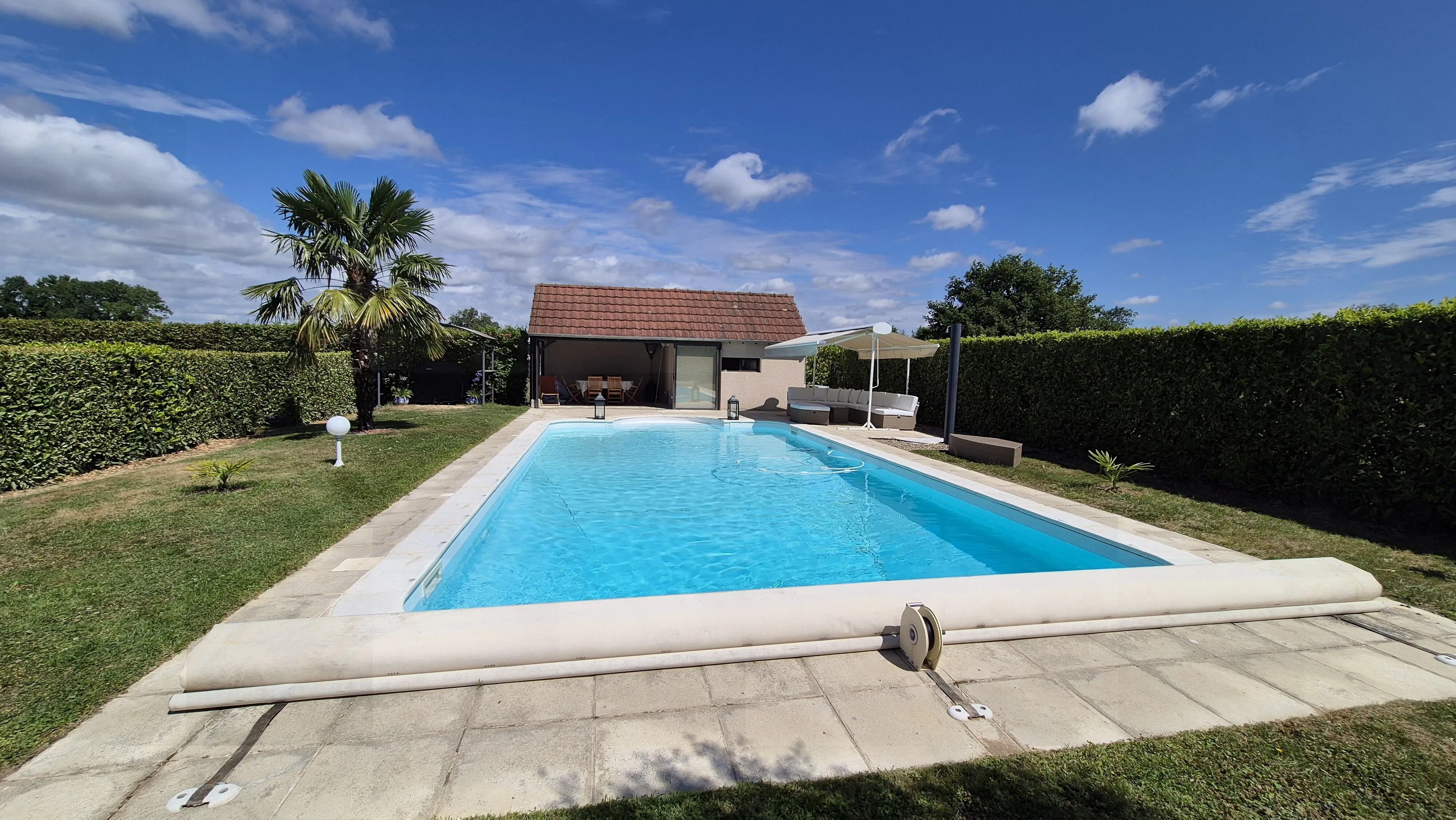 À vendre maison avec piscine à La Motte Saint-Jean, proche Digoin - 89 m², grand terrain, calme, prix attractif 