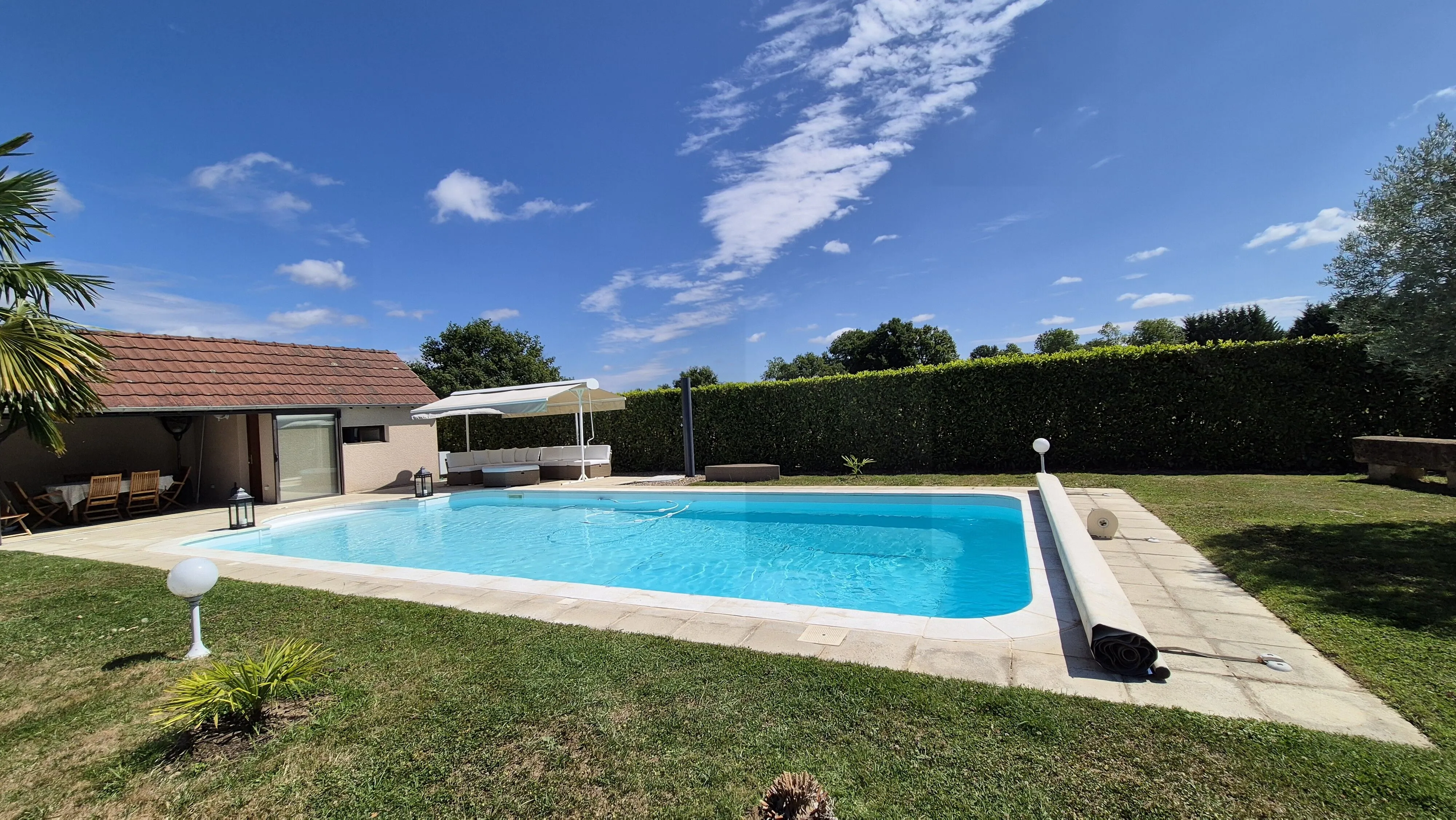 Maison à vendre avec piscine et grand terrain à Digoin, 89 m² 