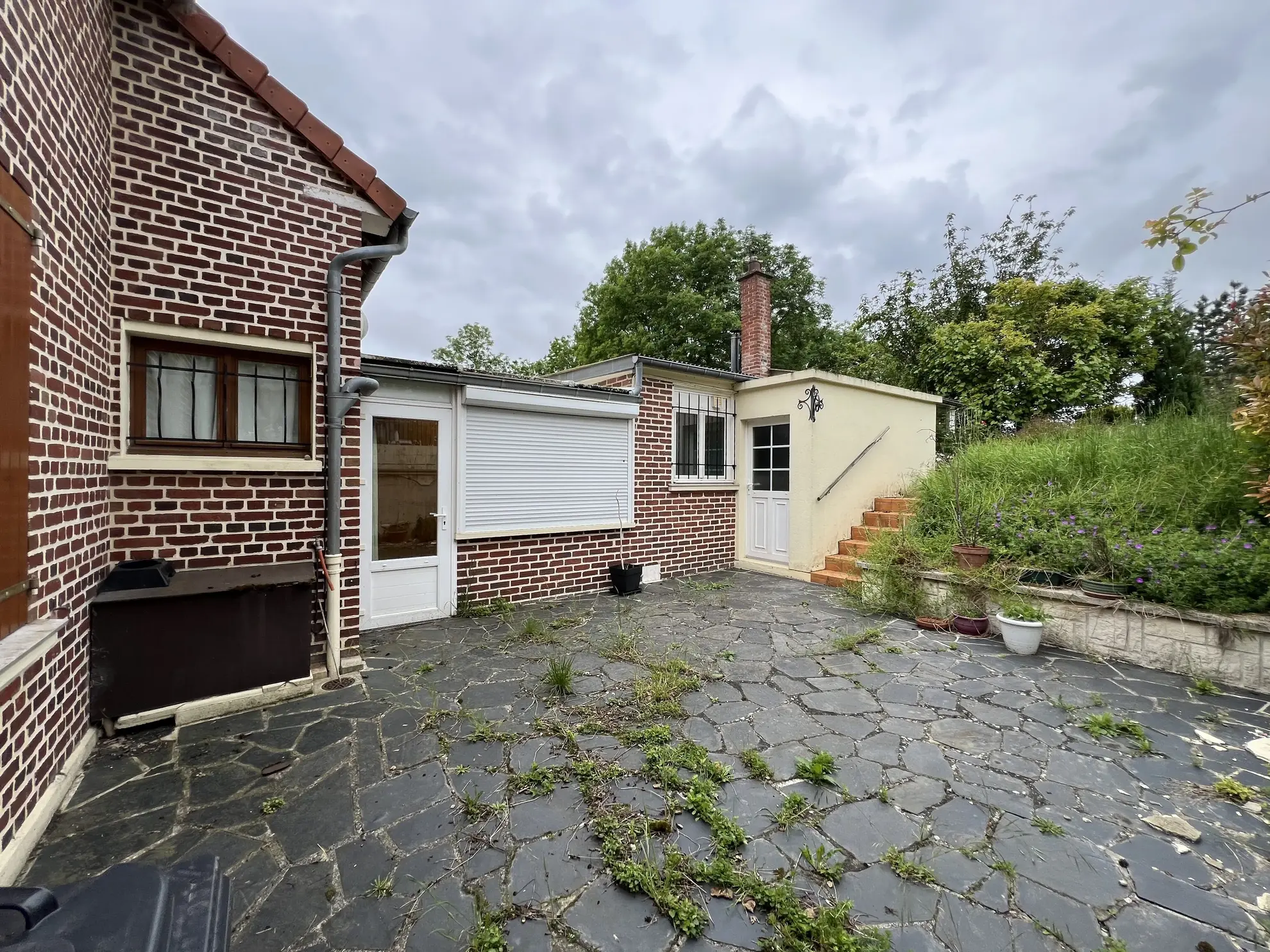 Très belle maison en briques à Essertaux près de Moreuil avec jardin et dépendance 