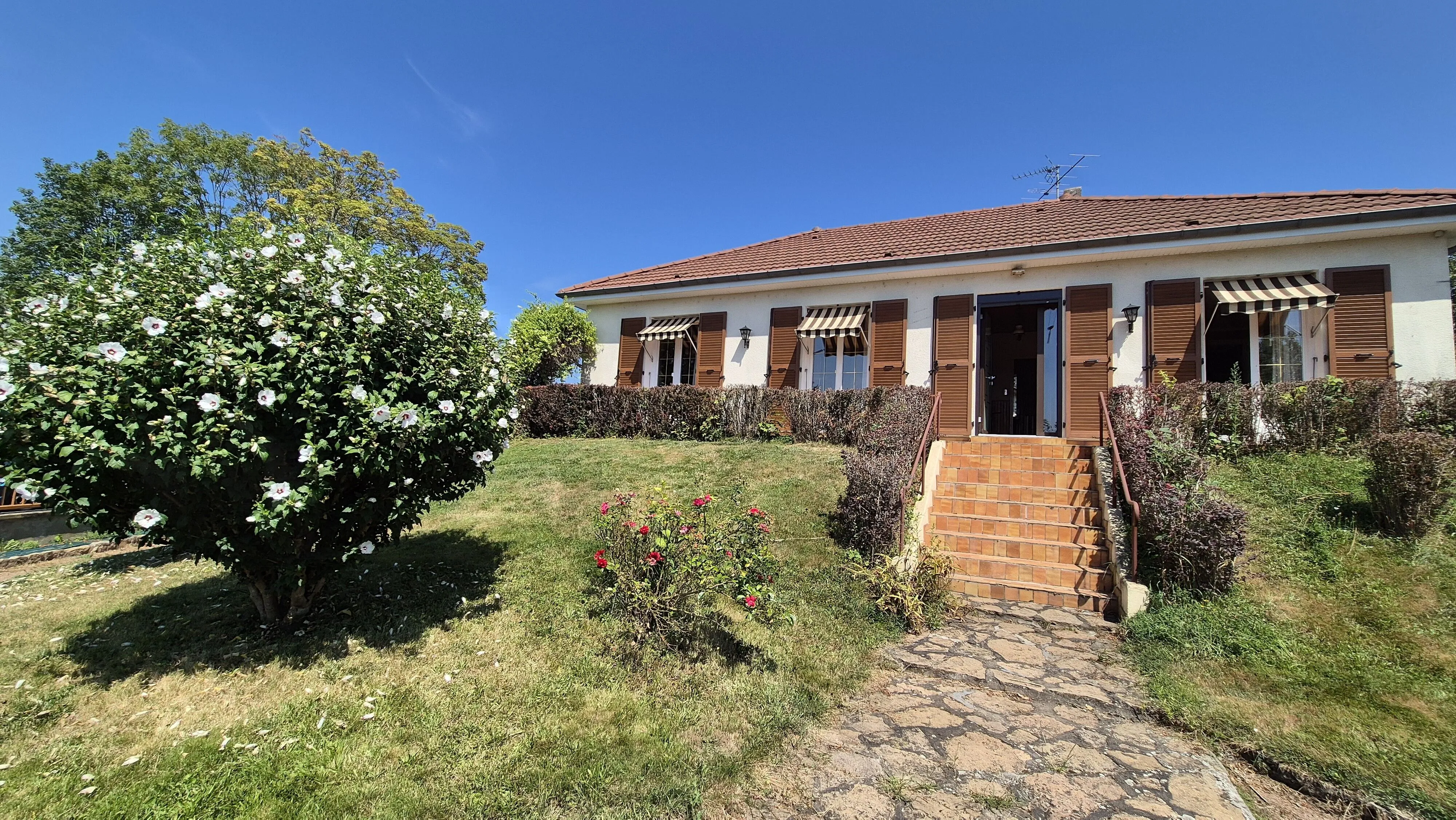 Maison familiale à vendre à Gueugnon - 85 m² avec terrasse et terrain clos 