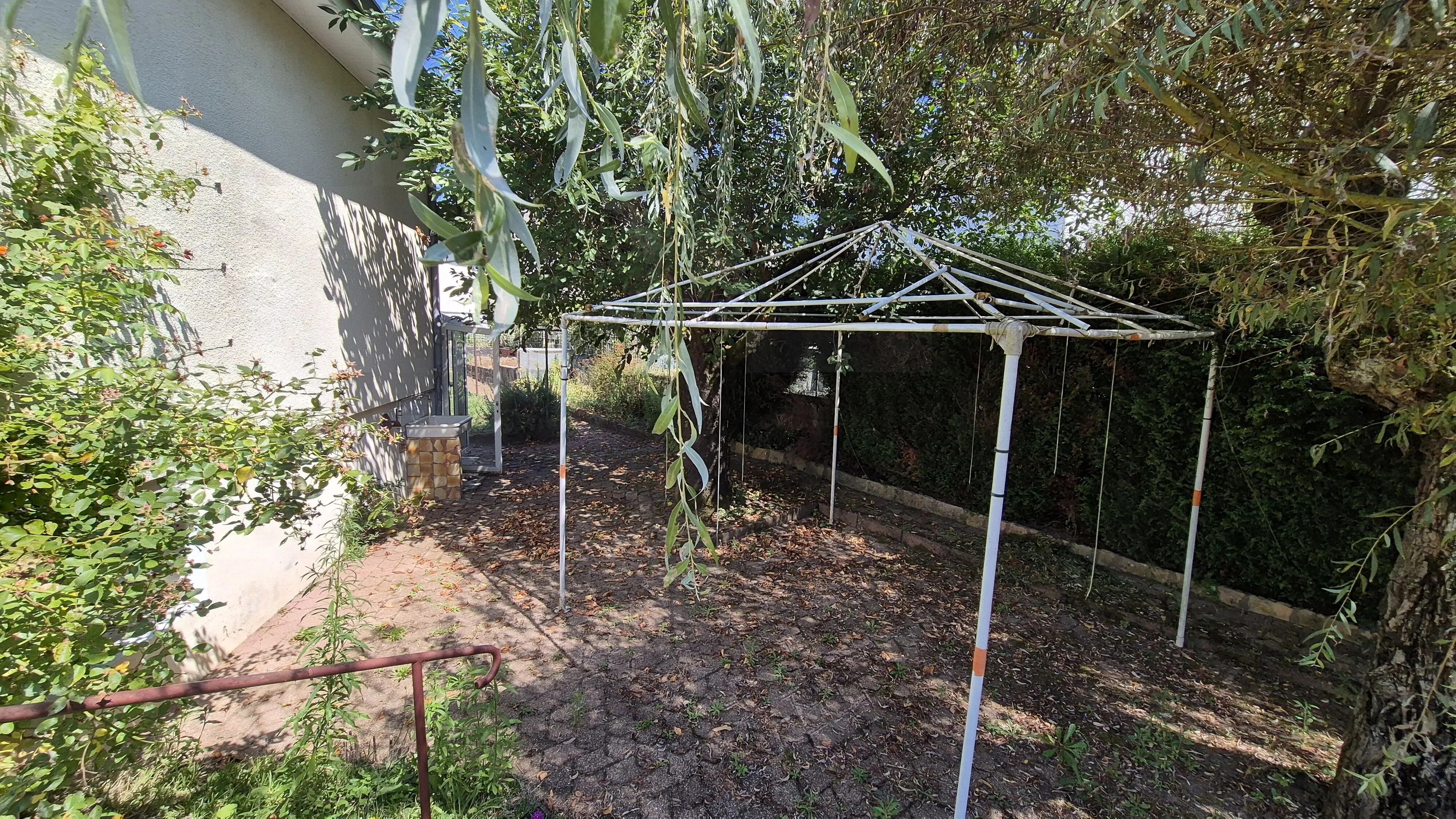 Maison individuelle à vendre à Gueugnon, proche commodités avec terrain de 630 m² 