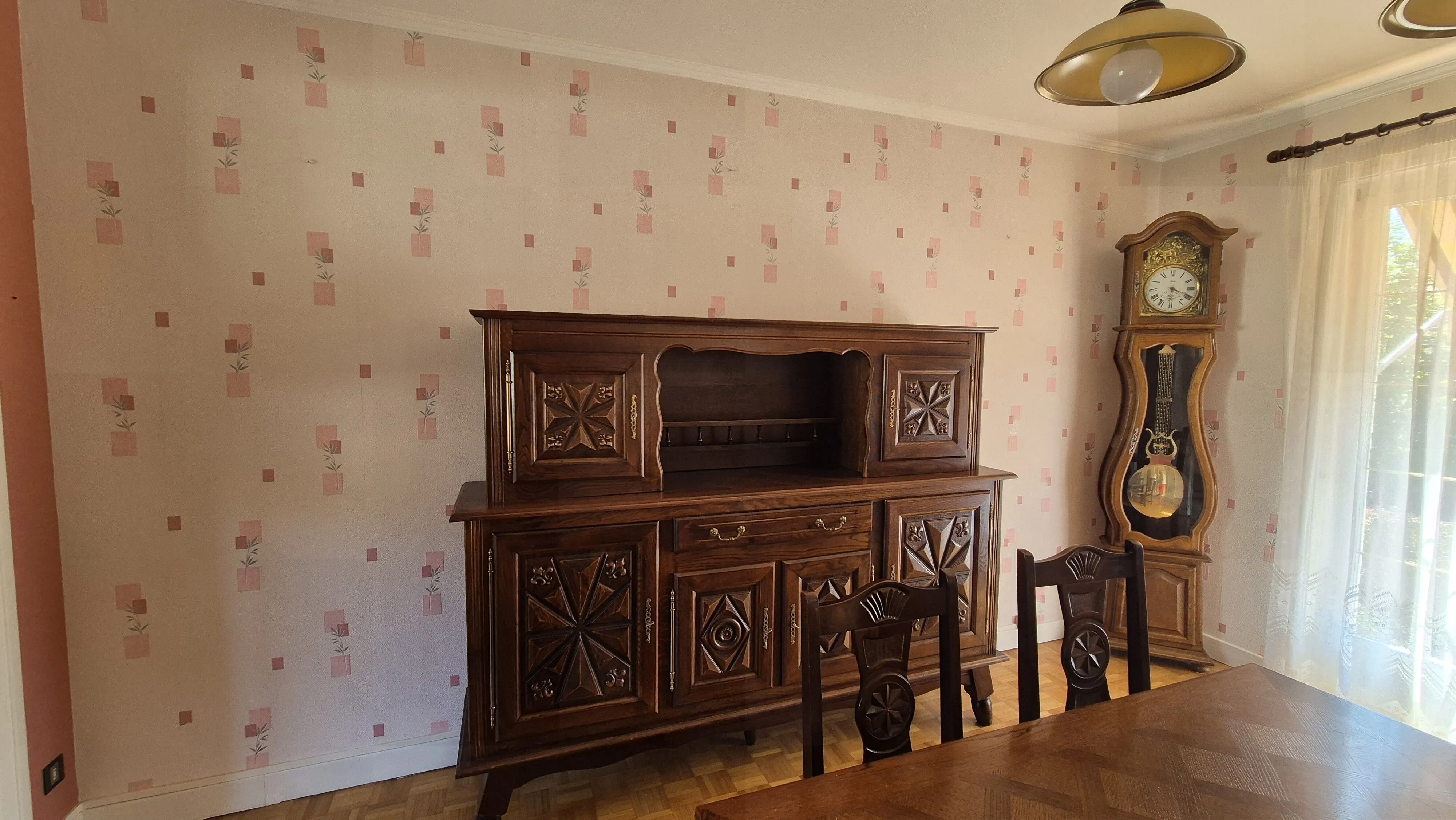 Maison individuelle à vendre à Gueugnon, proche commodités avec terrain de 630 m² 