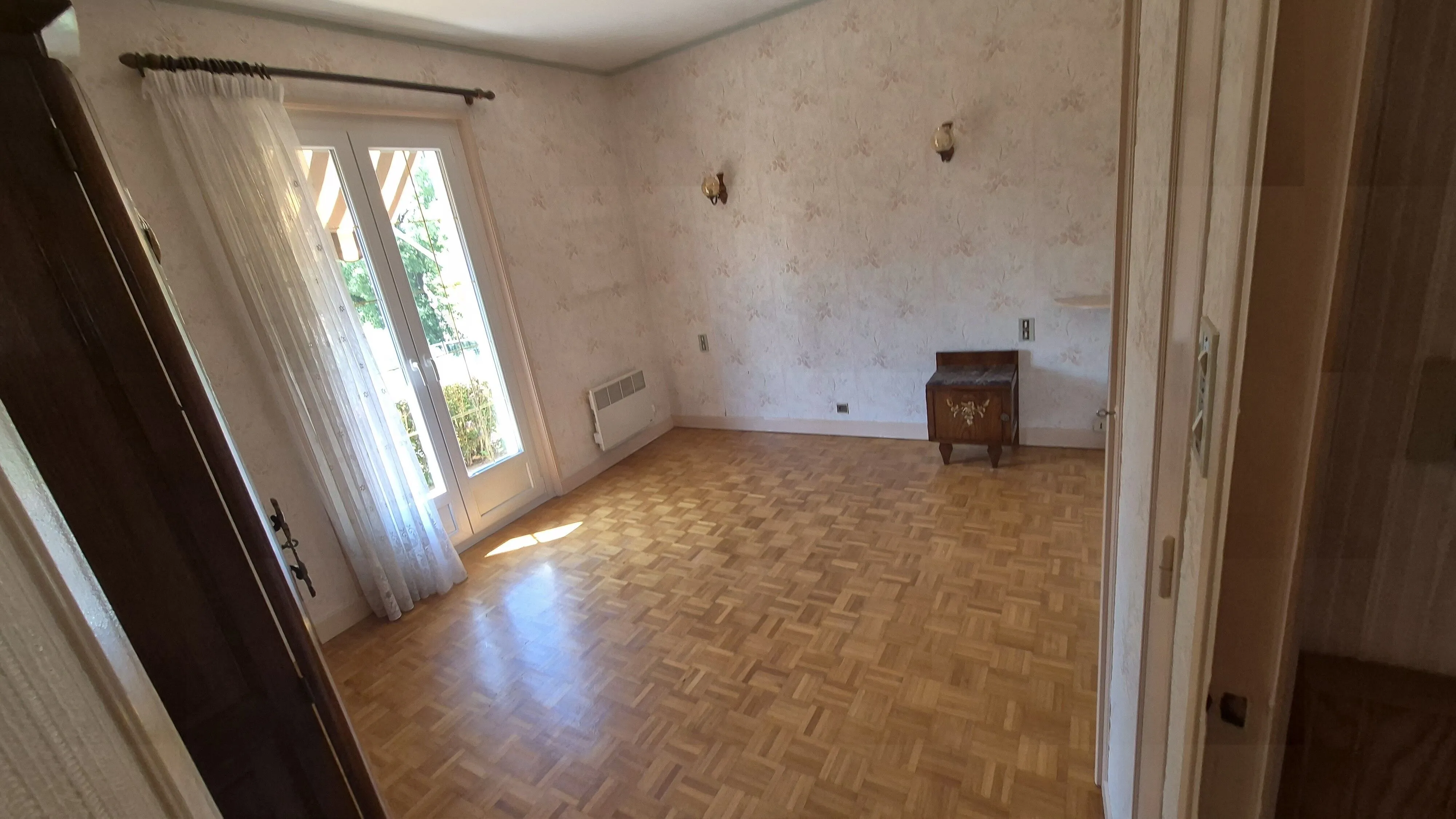 Maison individuelle à vendre à Gueugnon, proche commodités avec terrain de 630 m² 