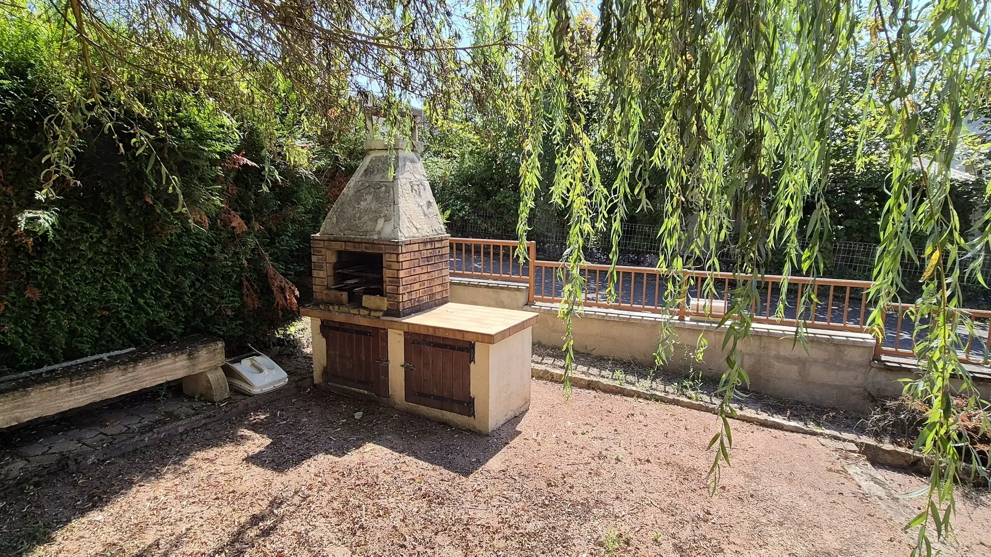 Maison individuelle à vendre à Gueugnon avec sous-sol et terrain de 630 m² 