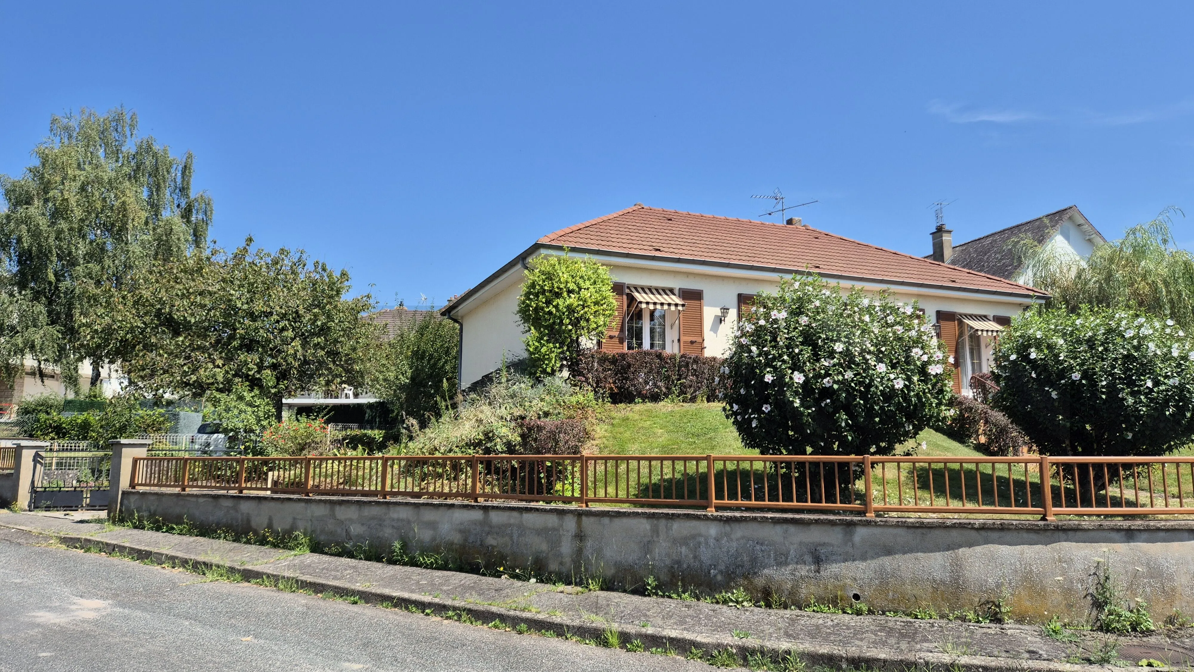 Maison à vendre à Gueugnon - 82 m², terrain 630 m², 3 chambres, terrasse 